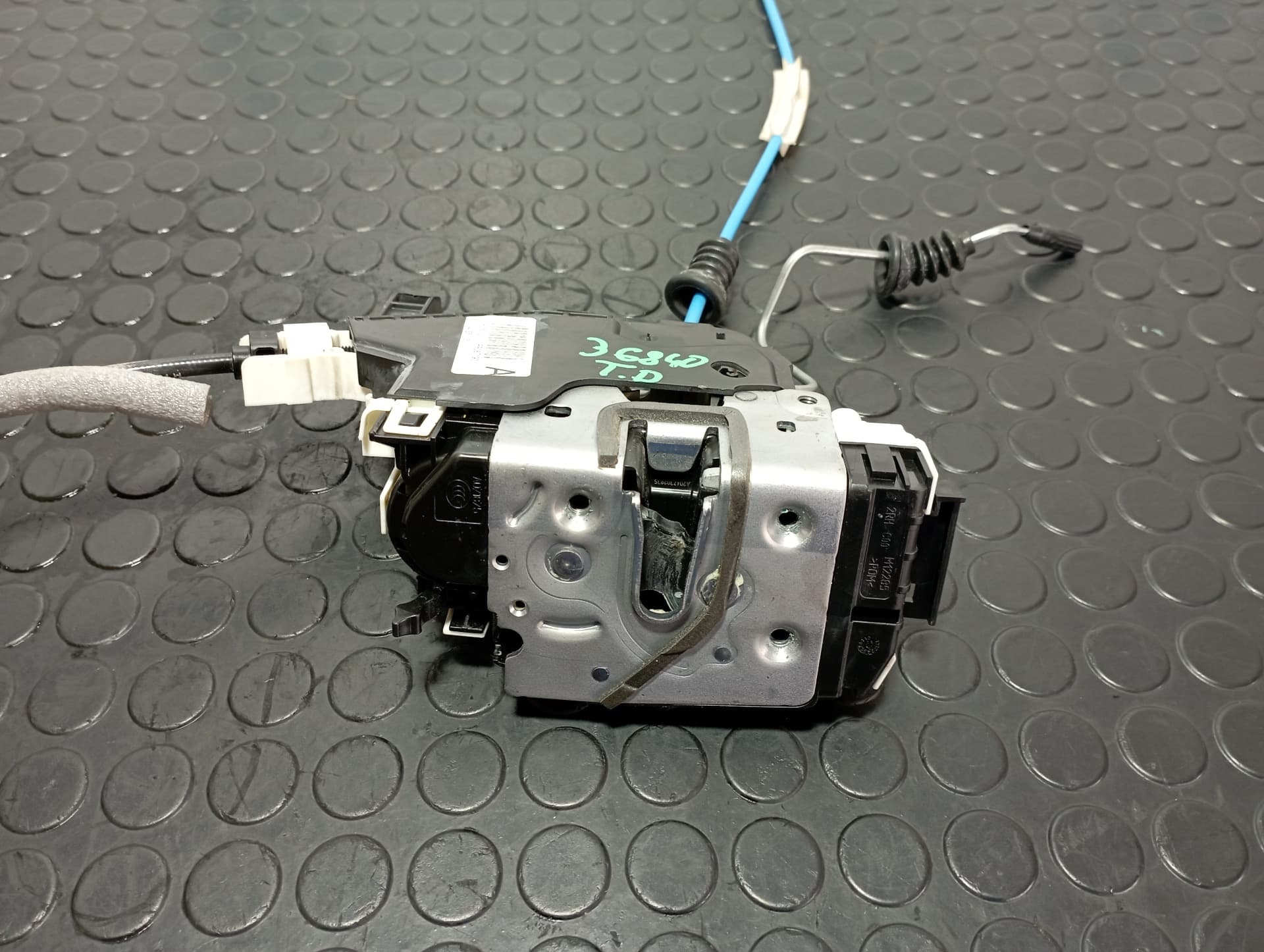 Recambio de CERRADURA PUERTA TRASERA DERECHA para MERCEDES-BENZ CLASE A (W176) 2.2 651930 referencia OEM IAM A2047302835 - BLANCO 3