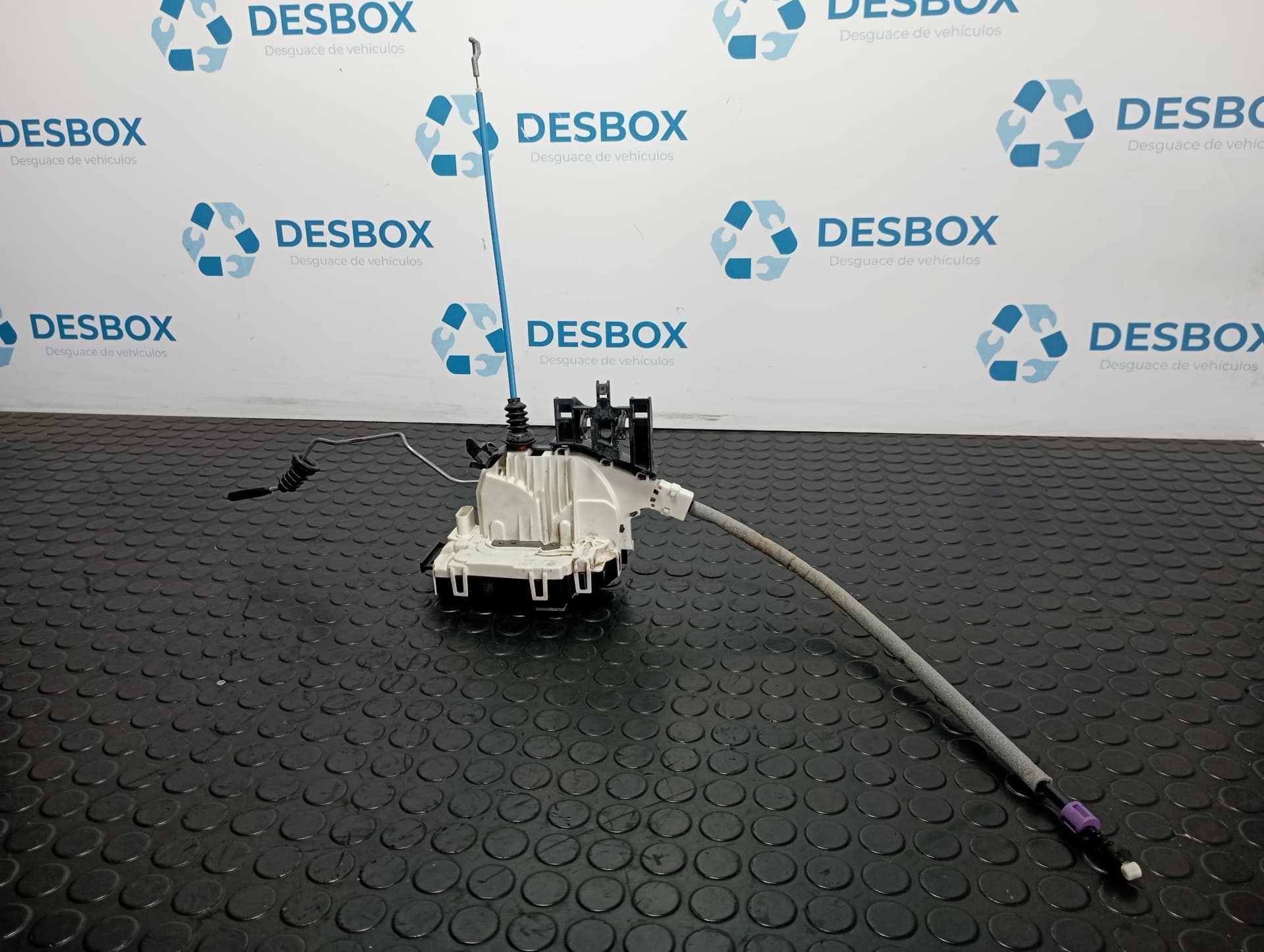 Recambio de CERRADURA PUERTA DELANTERA DERECHA para MERCEDES-BENZ CLASE A (W176) 2.2 651930 referencia OEM IAM A1667200435 - BLANCO