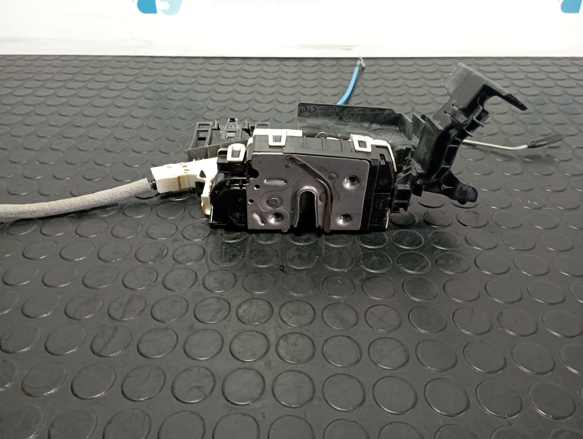Recambio de CERRADURA PUERTA DELANTERA IZQUIERDA para MERCEDES-BENZ CLASE A (W176) 2.2 651930 referencia OEM IAM A1667200135 - BLANCO 2