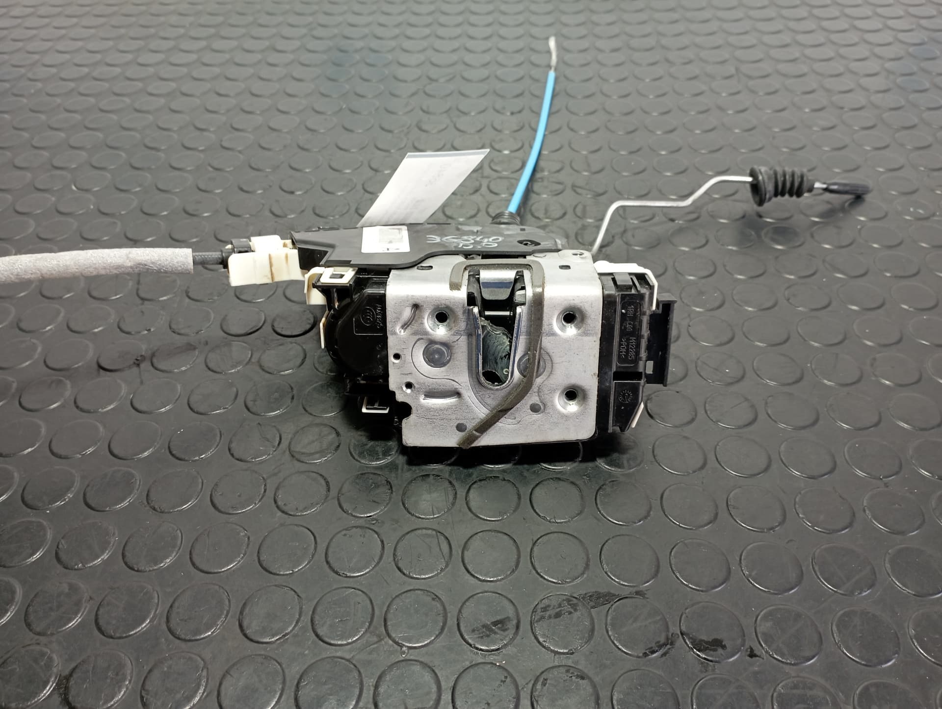 Recambio de CERRADURA PUERTA DELANTERA DERECHA para MERCEDES-BENZ CLASE A (W176) 2.2 651930 referencia OEM IAM A1667200435 - BLANCO 4