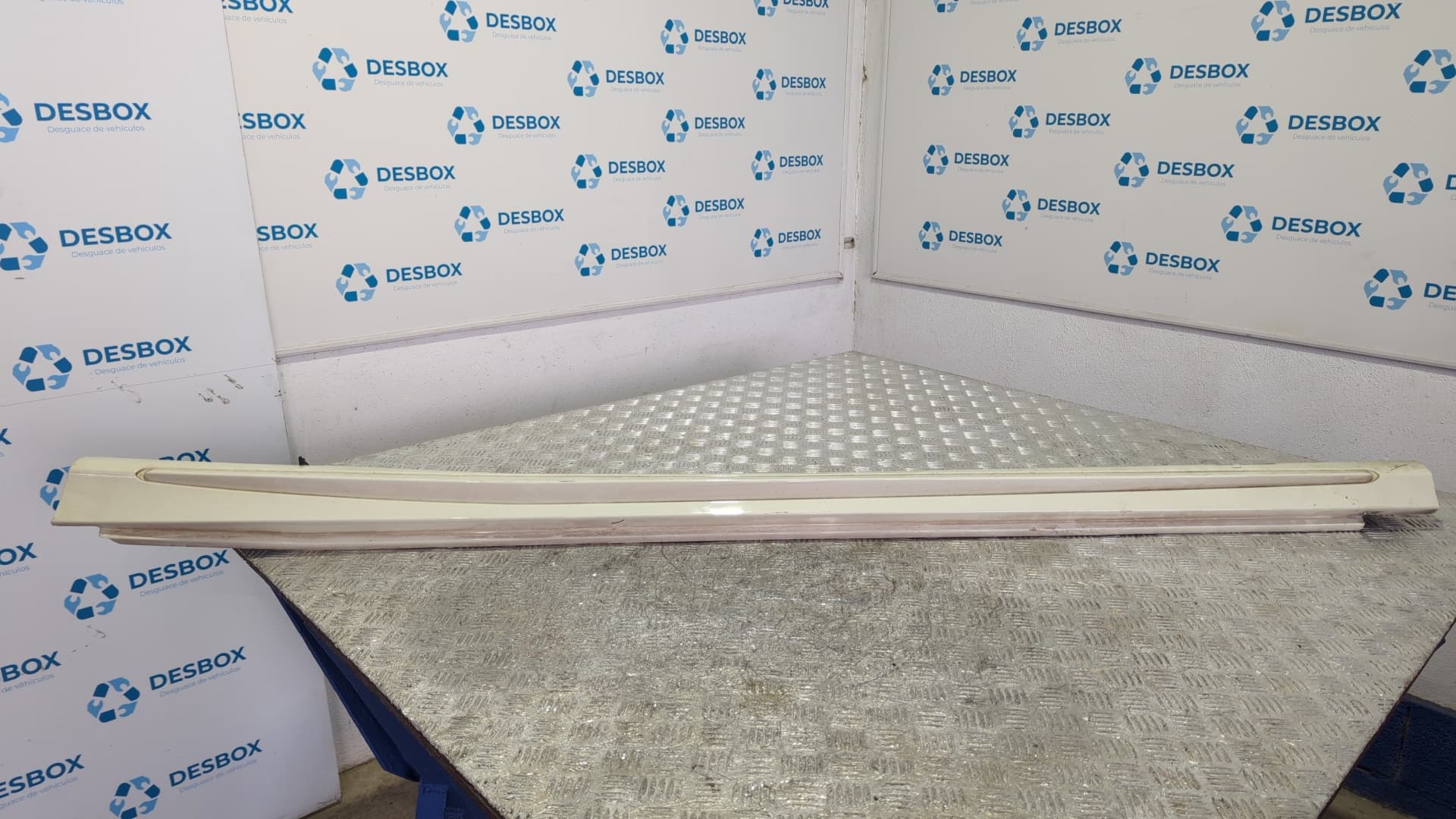 Recambio de TALONERA IZQUIERDA  para MERCEDES-BENZ CLASE A (W176) 2.2 651930 referencia OEM IAM 001176882 - BLANCO 2