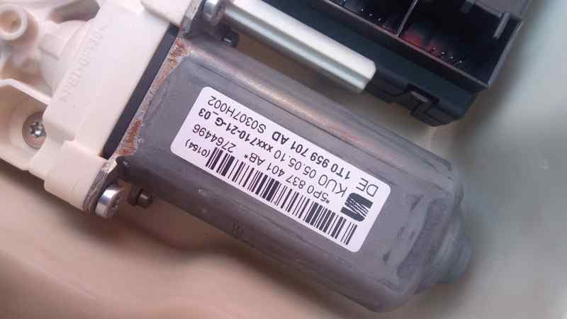 Recambio de ELEVALUNAS DELANTERO IZQUIERDO para SEAT ALTEA (5P1) 1.6 CAY referencia OEM IAM 3C0959793 - ROJO