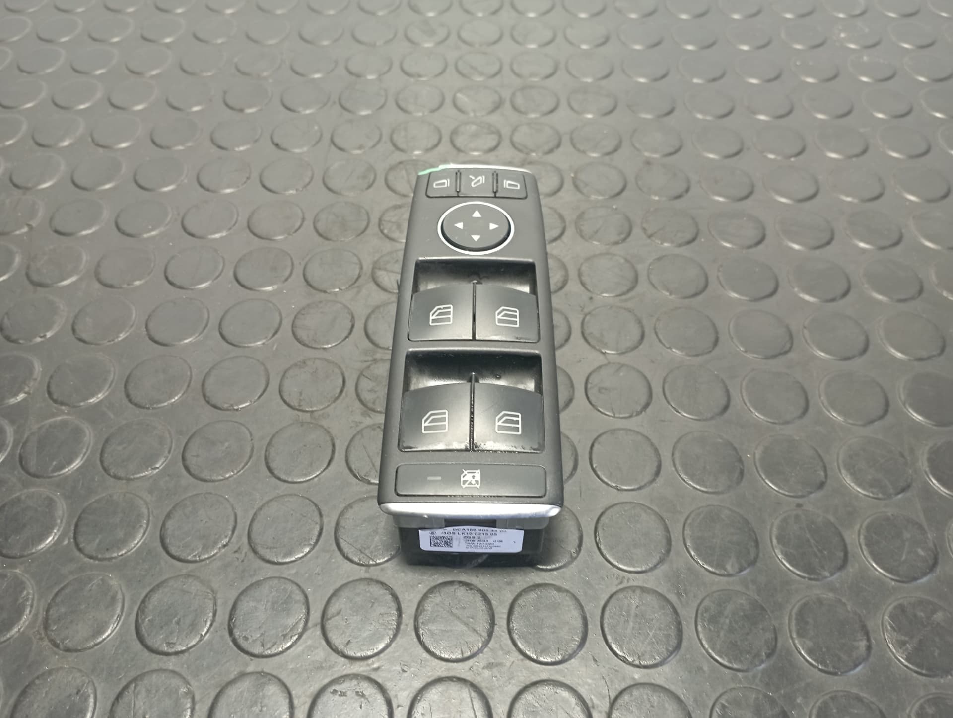 Recambio de MANDO ELEVALUNAS DELANTERO IZQUIERDO para MERCEDES-BENZ CLASE A (W176) 2.2 651930 referencia OEM IAM A1669054400 - BLANCO