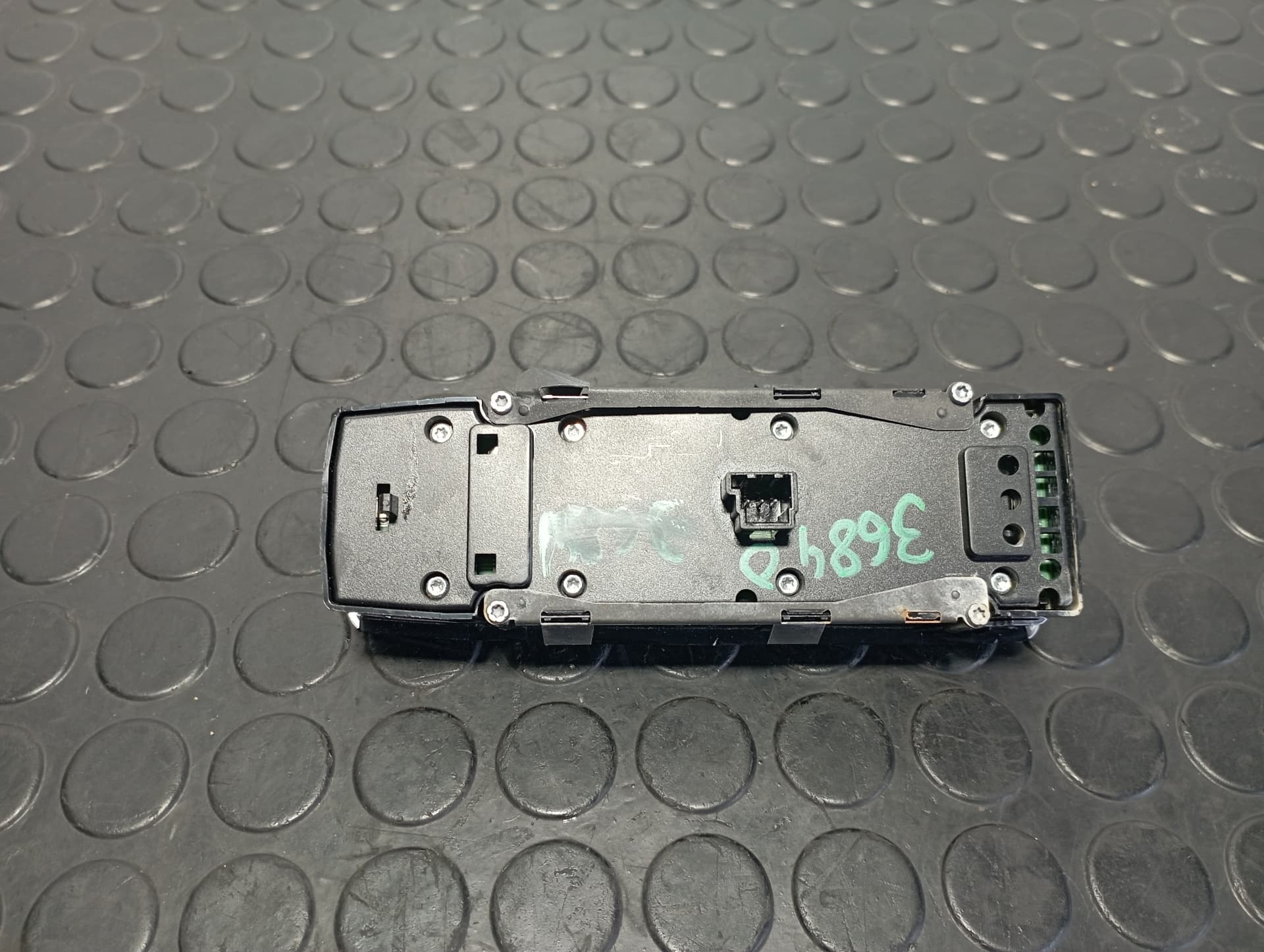 Recambio de MANDO ELEVALUNAS DELANTERO IZQUIERDO para MERCEDES-BENZ CLASE A (W176) 2.2 651930 referencia OEM IAM A1669054400 - BLANCO 2