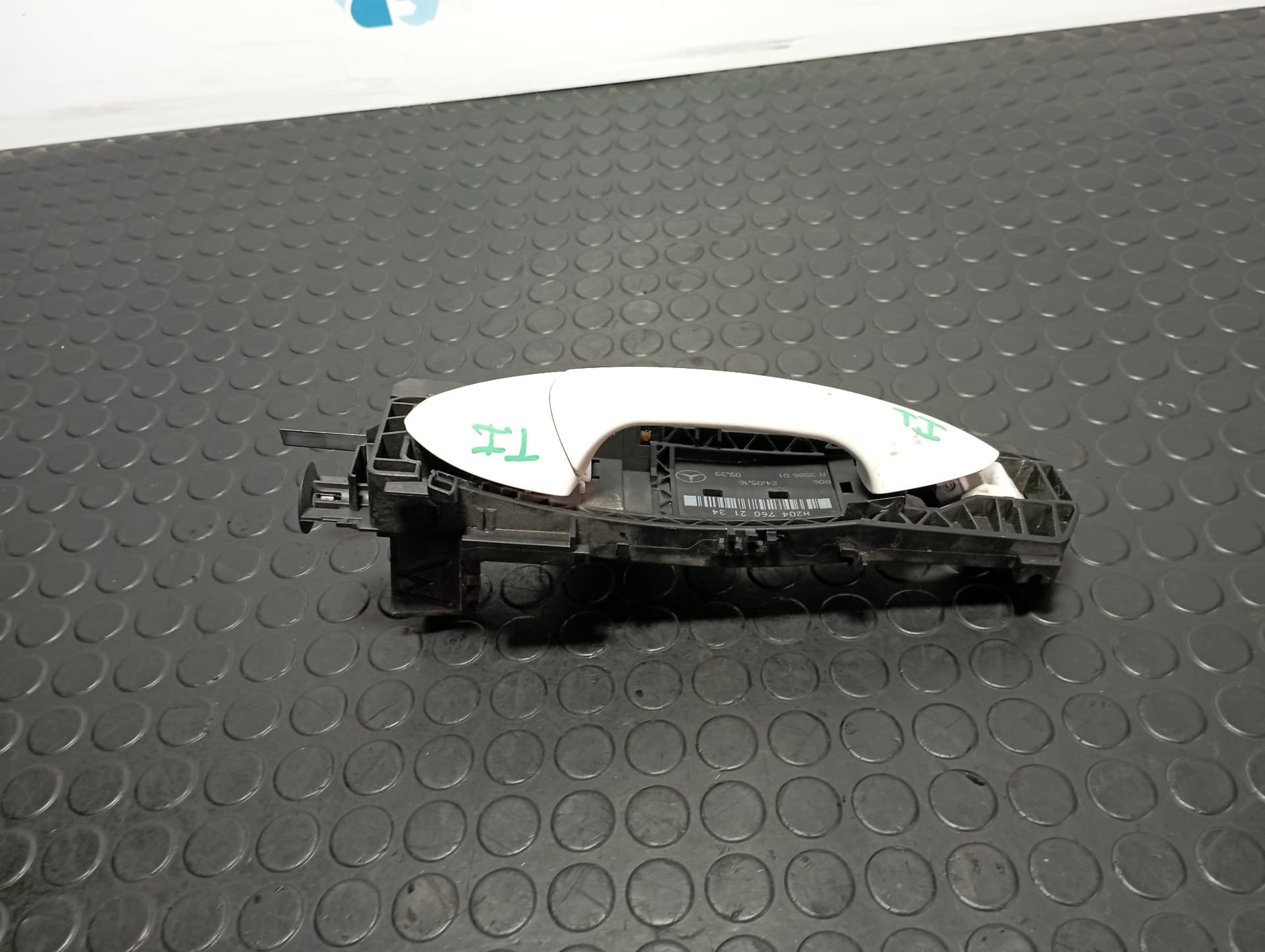Recambio de MANETA  TRASERA IZQUIERDA para MERCEDES-BENZ CLASE A (W176) 2.2 651930 referencia OEM IAM A2047600170  - BLANCO