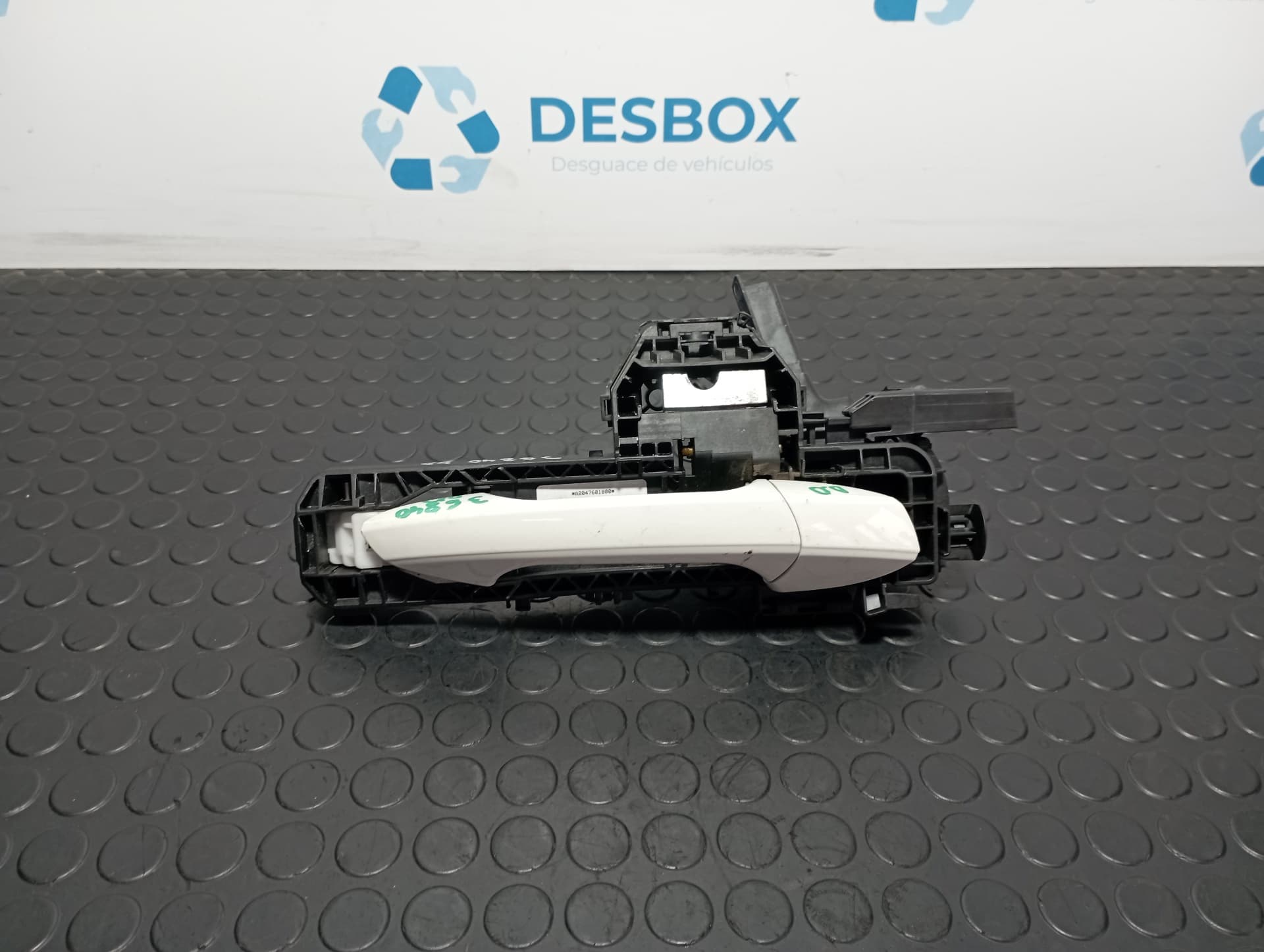 Recambio de MANETA DELANTERA DERECHA para MERCEDES-BENZ CLASE A (W176) 2.2 651930 referencia OEM IAM A2047600270  - BLANCO