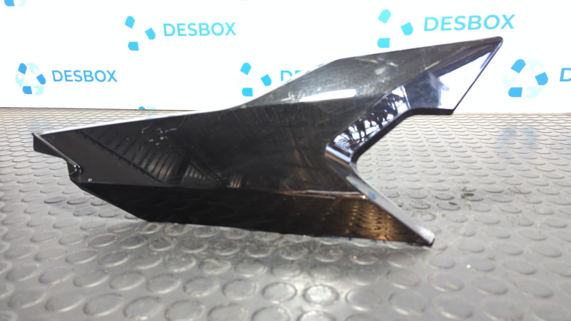 Recambio de MOLDURA para BMW C 400 X A81A03A referencia OEM IAM 46638558590 - NEGRO
