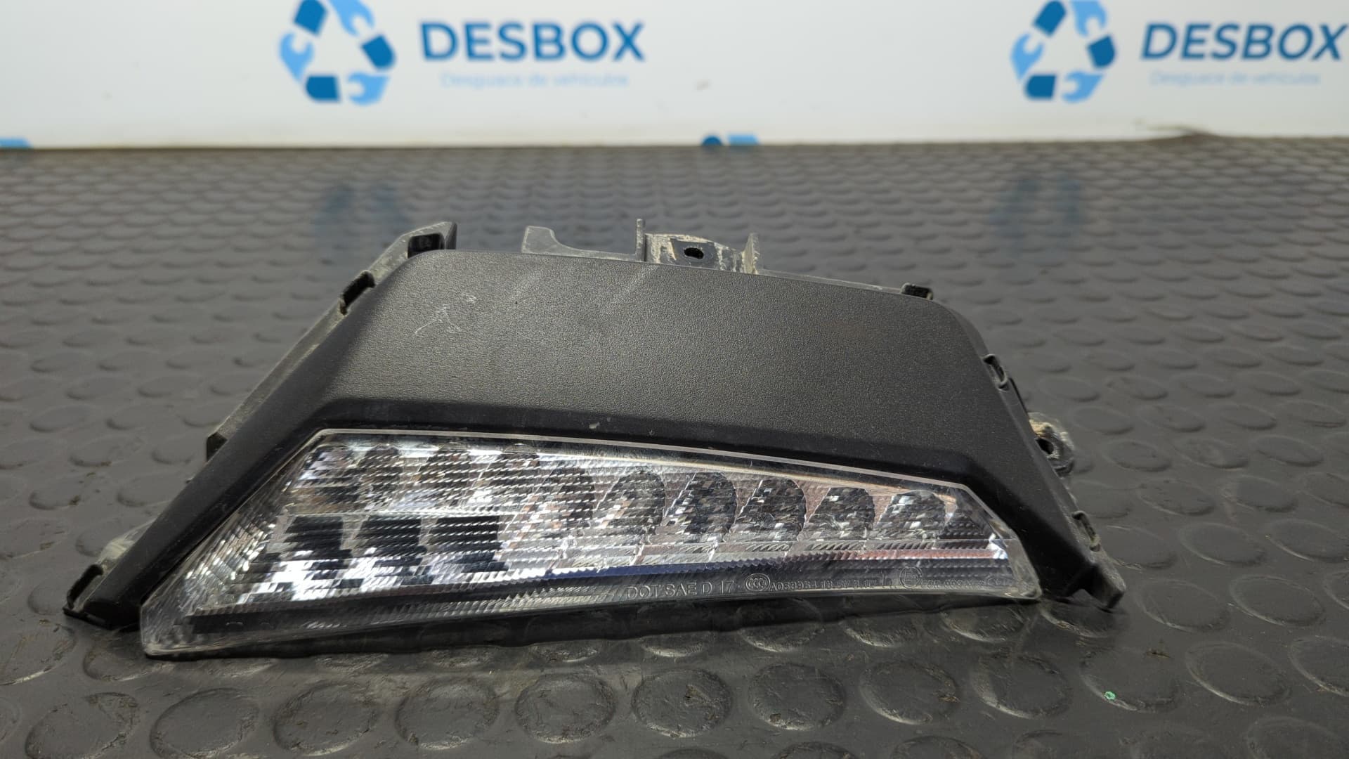 Recambio de PILOTO DELANTERO IZQUIERDO para BMW C 400 X A81A03A referencia OEM IAM 8558689 - NEGRO