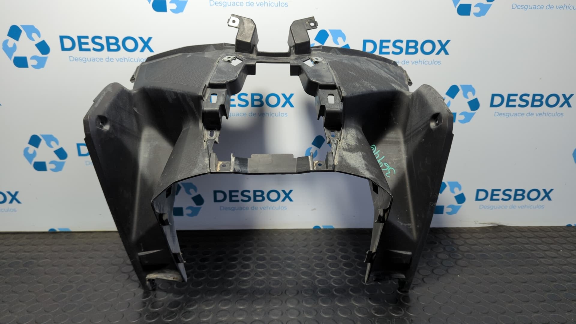 Recambio de MOLDURA para BMW C 400 X A81A03A referencia OEM IAM 46638566808 - NEGRO