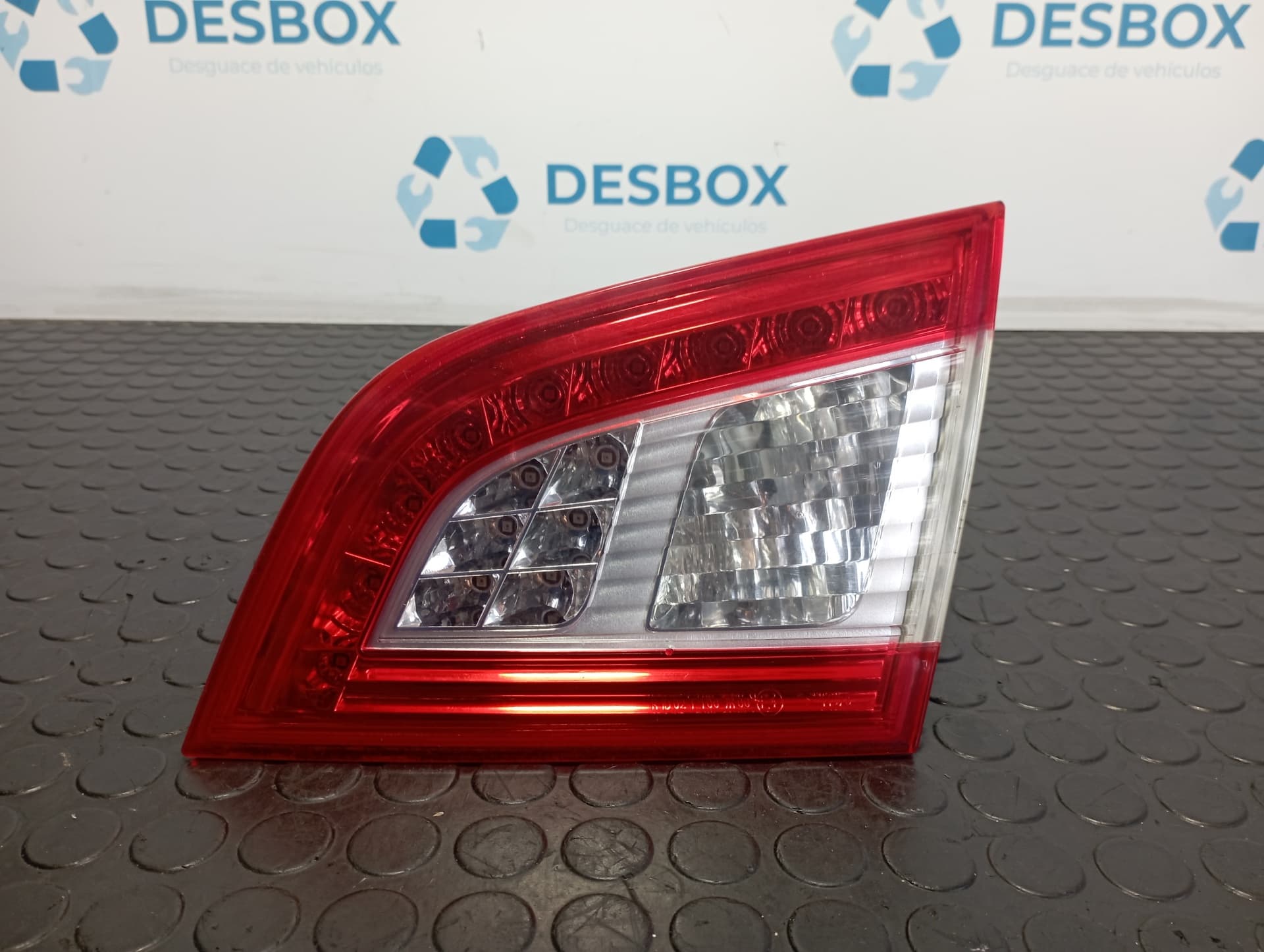 Recambio de PILOTO PORTON DERECHO para PEUGEOT 508 SW SW ALLURE HDI 116 RH02 referencia OEM IAM 9686780680 - NEGRO