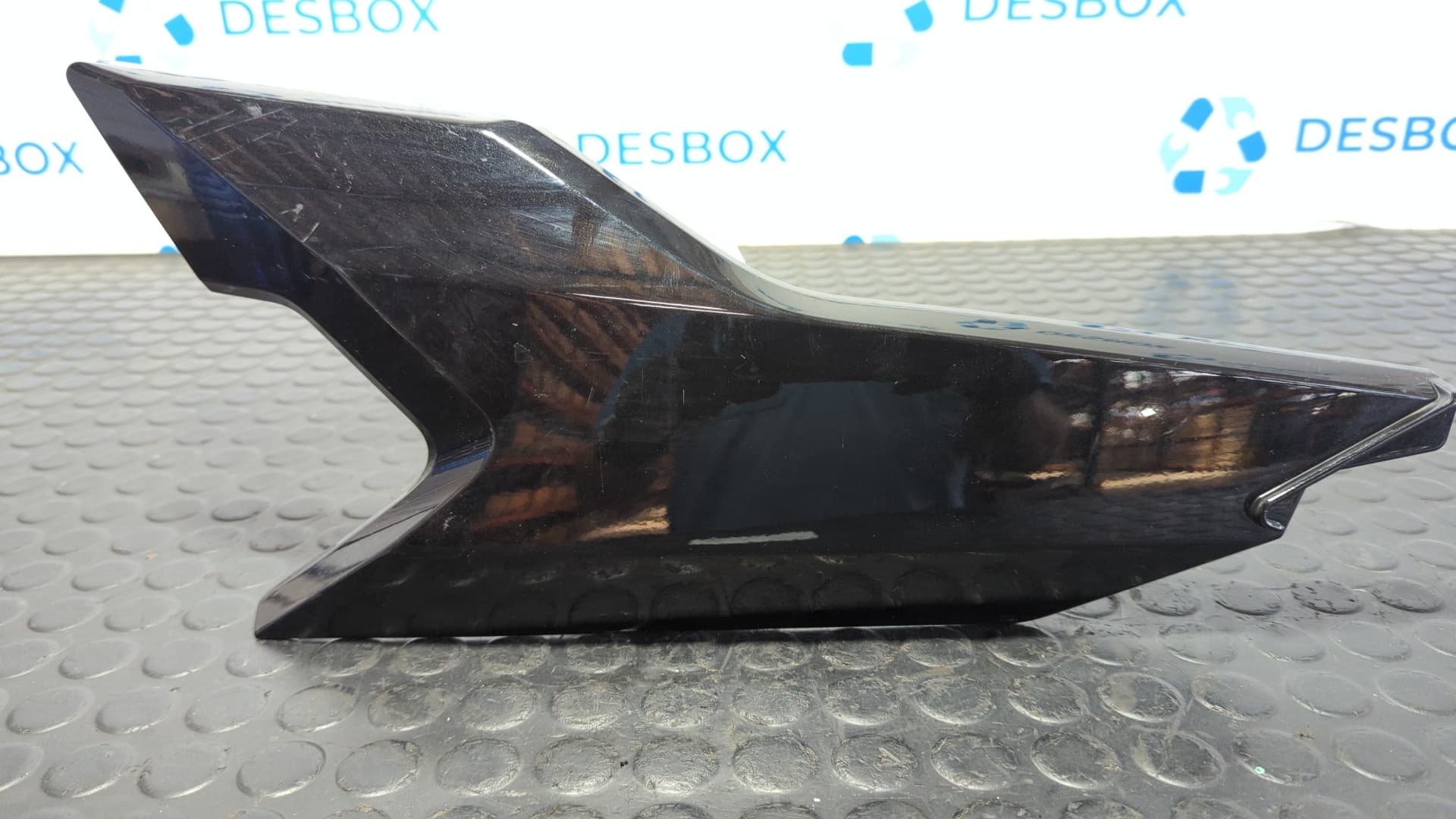 Recambio de MOLDURA para BMW C 400 X A81A03A referencia OEM IAM 46638558589 - NEGRO