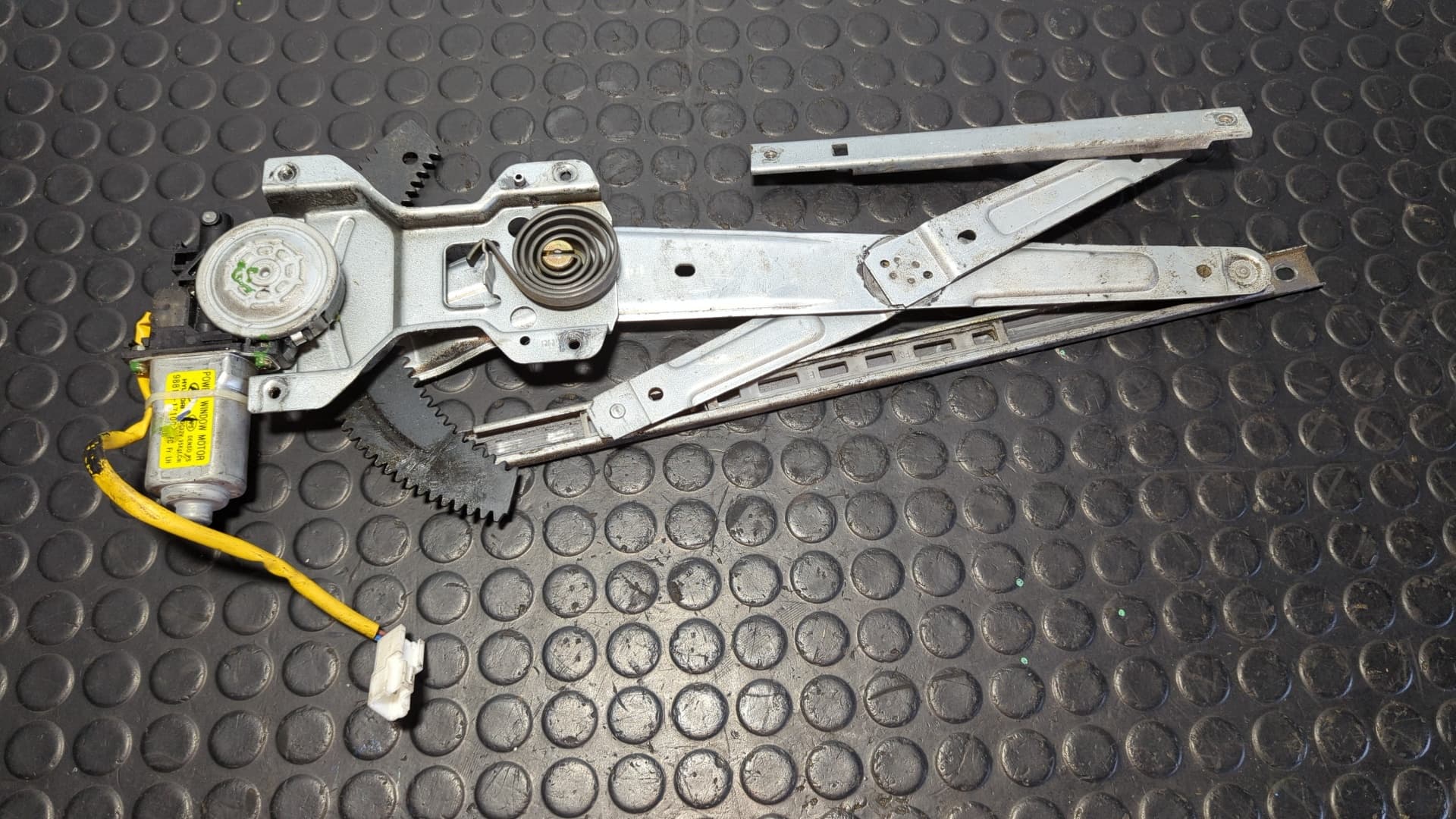 Recambio de ELEVALUNAS DELANTERO IZQUIERDO para HYUNDAI MATRIX (FC) referencia OEM IAM 9881017100