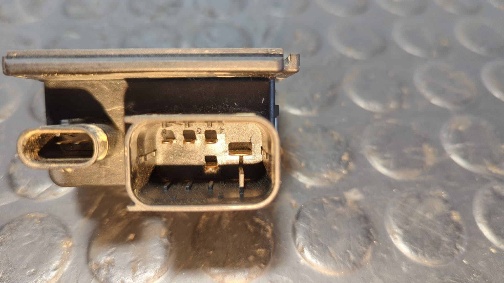 Recambio de CAJA PRECALENTAMIENTO para BMW SERIE 1 LIM. (F20) B47D20A referencia OEM IAM 10213526 4