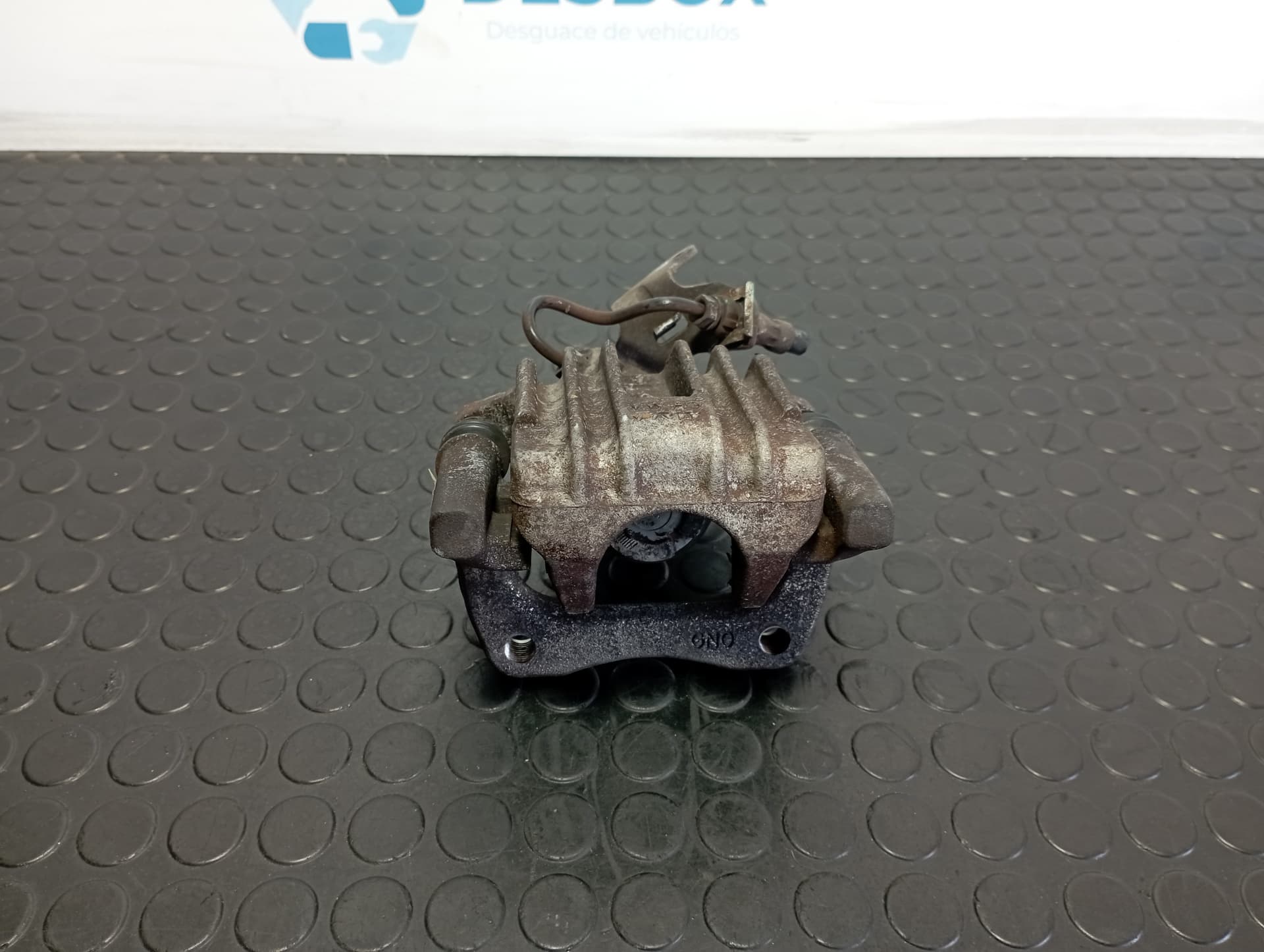 Recambio de PINZA DE FRENO TRASERA IZQUIERDA para SEAT ALTEA (5P1) 1.6 CAY referencia OEM IAM 451F - ROJO