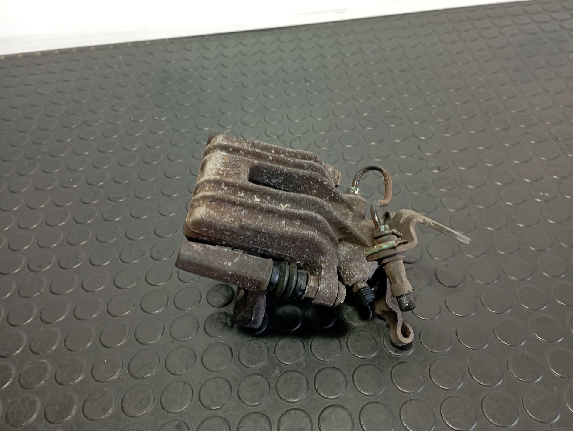Recambio de PINZA DE FRENO TRASERA IZQUIERDA para SEAT ALTEA (5P1) 1.6 CAY referencia OEM IAM 451F - ROJO 3