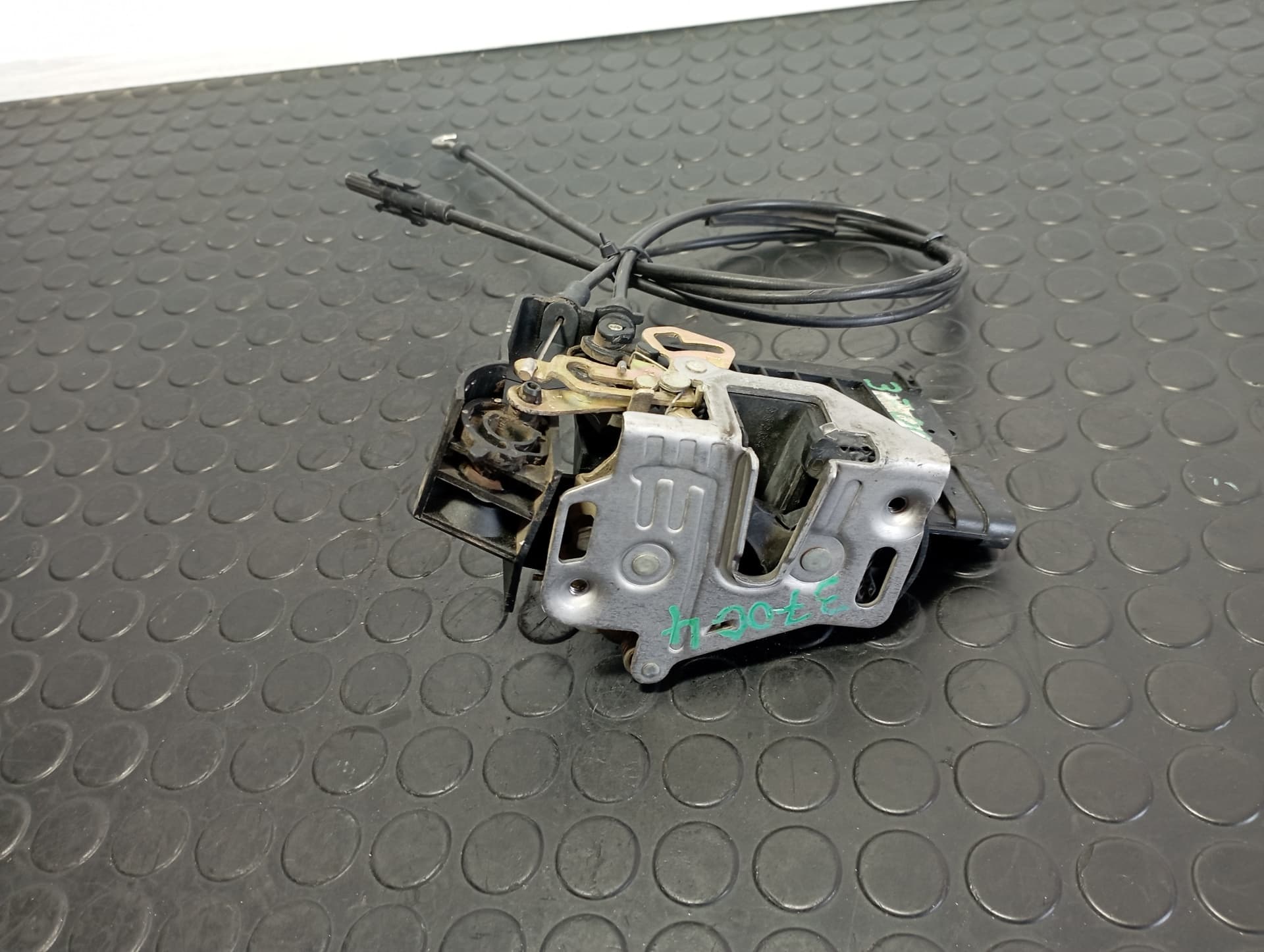 Recambio de CERRADURA PUERTA TRASERA IZQUIERDA para MERCEDES-BENZ CLASE M (W163) 270 CDI 612963 referencia OEM IAM 20461104 - GRIS 4