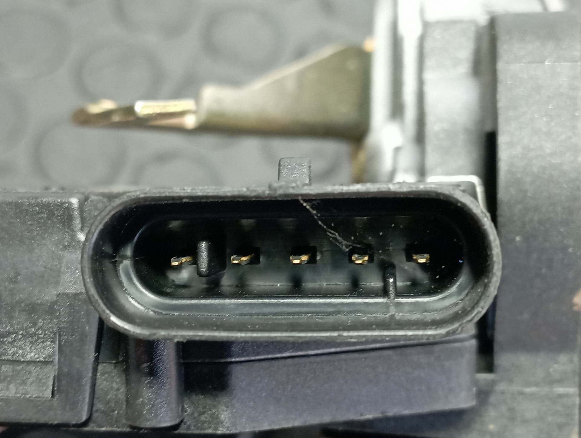 Recambio de CERRADURA PUERTA TRASERA IZQUIERDA para MERCEDES-BENZ CLASE M (W163) 270 CDI 612963 referencia OEM IAM 20461104 - GRIS 2