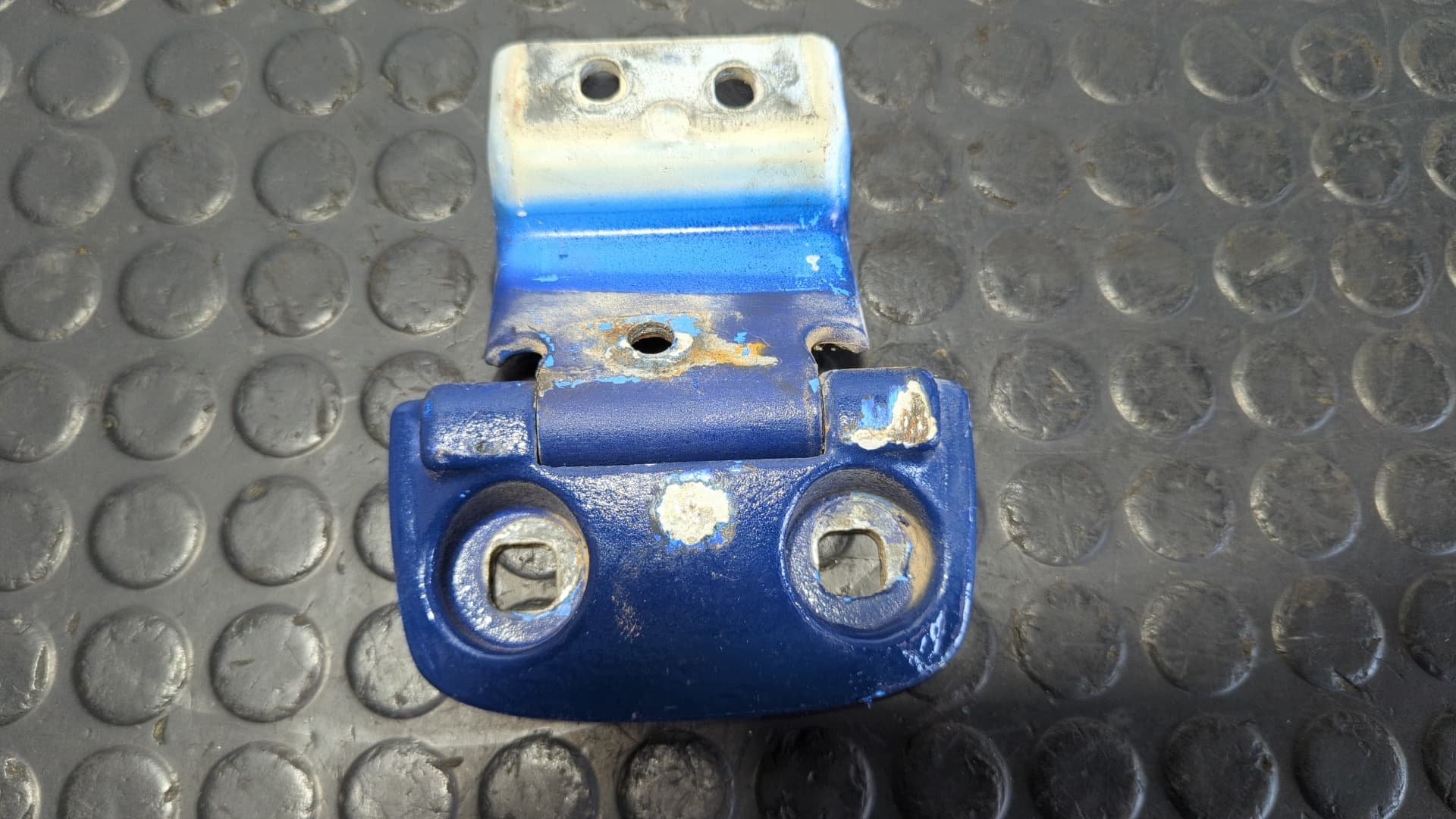 Recambio de BISAGRAS PUERTA TRASERA IZQUIERDA para PEUGEOT BOXER CAJA CERR. TECHO ELEVADO (BAT.3450)(335)(2007 =>) 2.2 HDI 4HU referencia OEM IAM B986 - AZUL