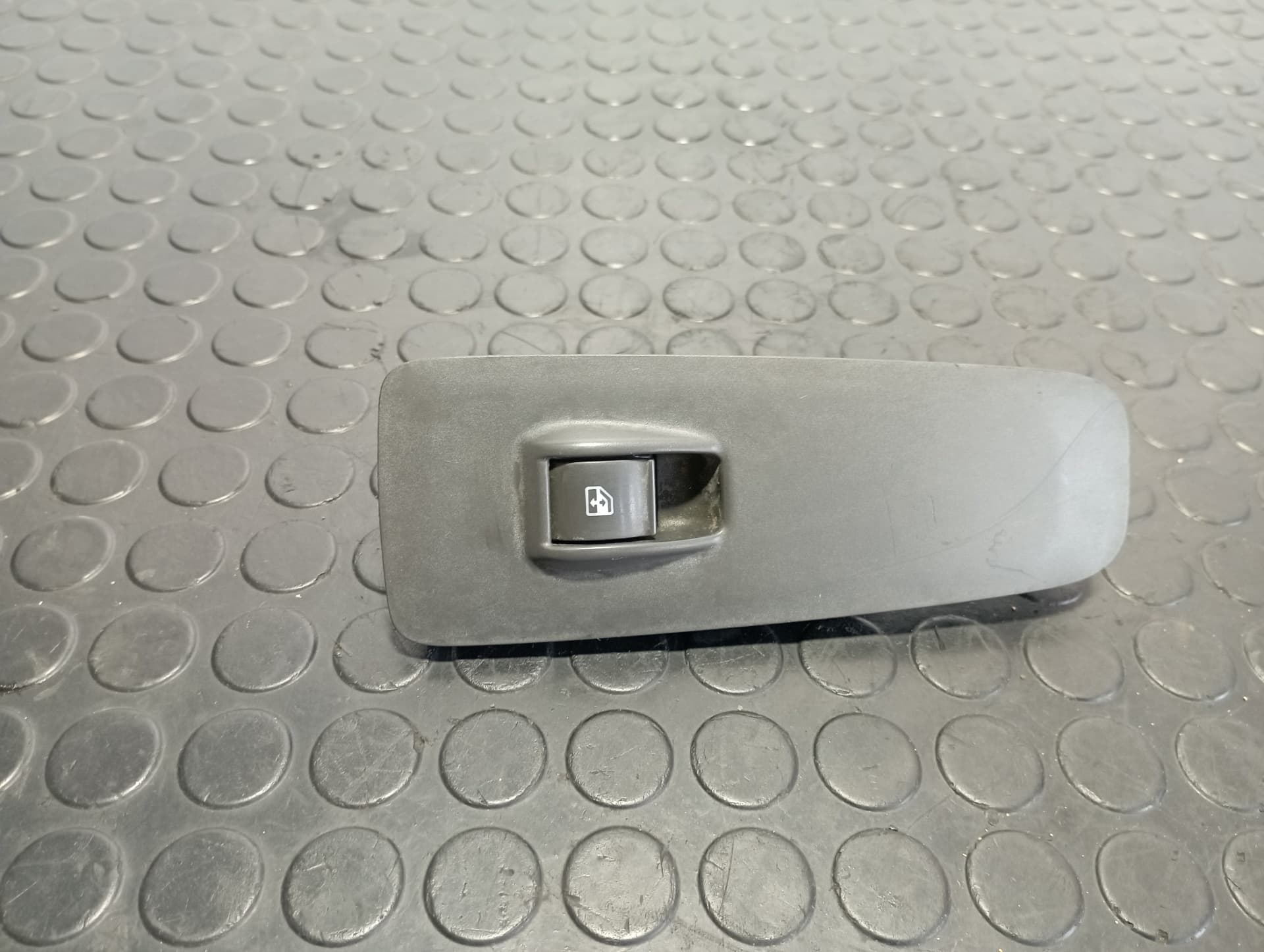 Recambio de MANDO ELEVALUNAS DELANTERO DERECHO para PEUGEOT BOXER CAJA CERR. TECHO ELEVADO (BAT.3450)(335)(2007 =>) 2.2 HDI 4HU referencia OEM IAM 7354217170 - AZUL