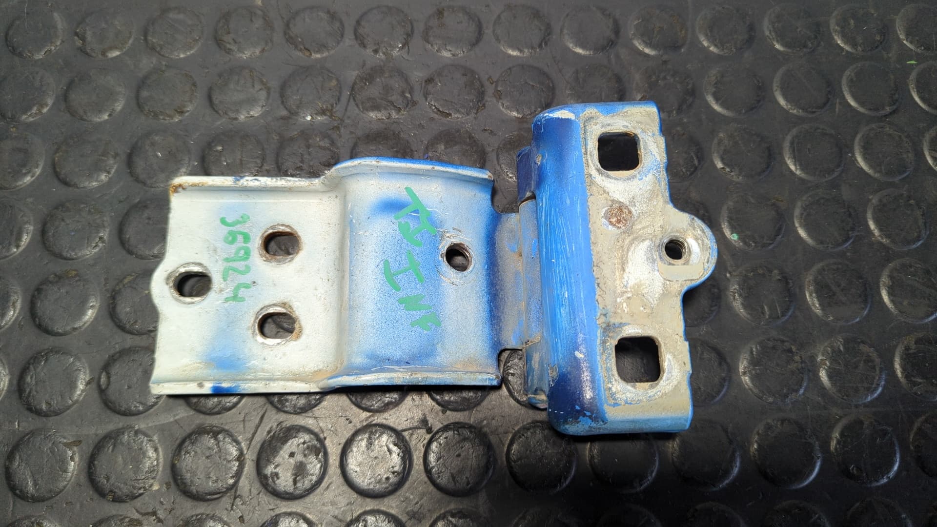 Recambio de BISAGRAS PUERTA TRASERA IZQUIERDA para PEUGEOT BOXER CAJA CERR. TECHO ELEVADO (BAT.3450)(335)(2007 =>) 2.2 HDI 4HU referencia OEM IAM B986 - AZUL