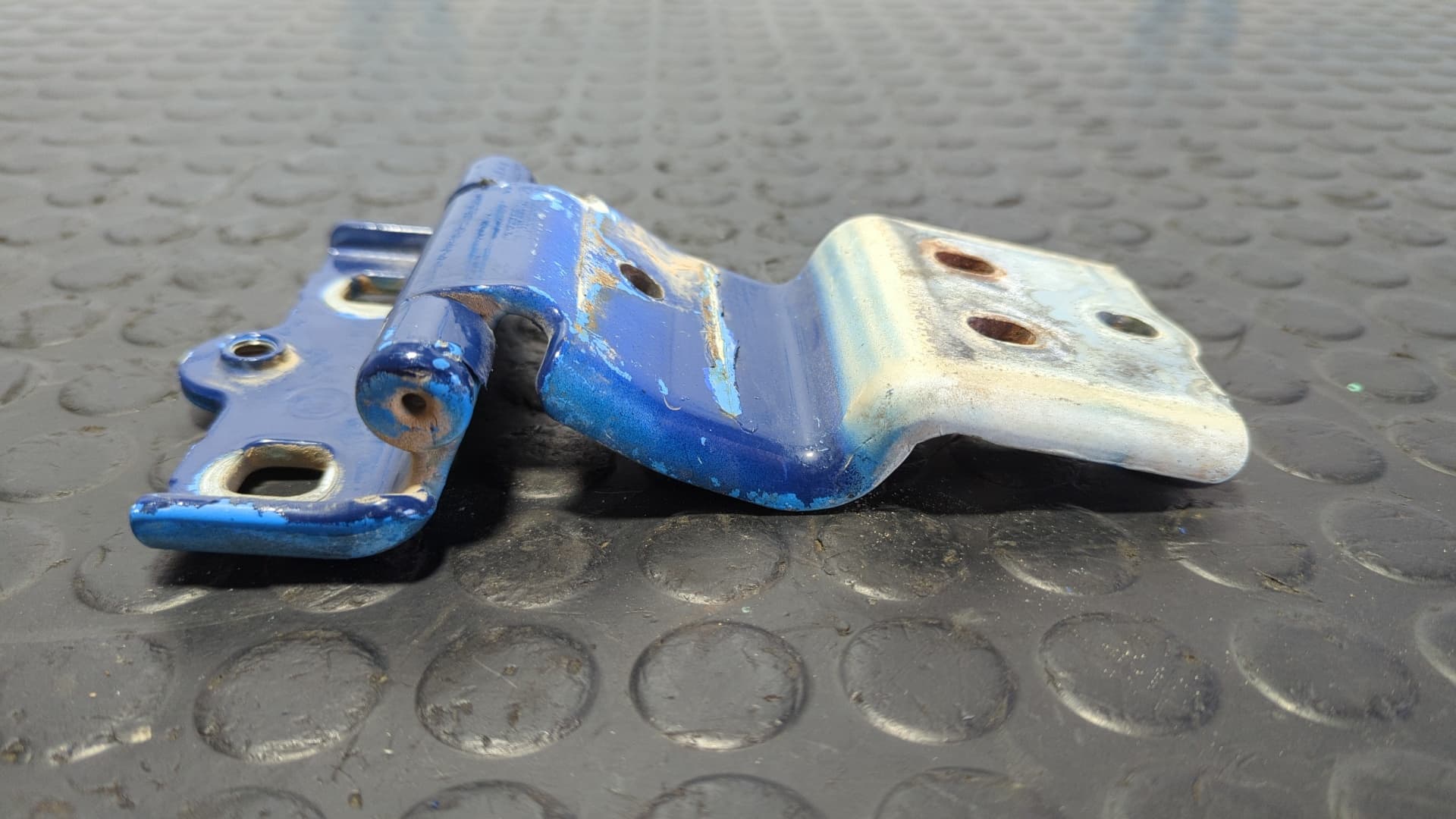 Recambio de BISAGRAS PUERTA TRASERA IZQUIERDA para PEUGEOT BOXER CAJA CERR. TECHO ELEVADO (BAT.3450)(335)(2007 =>) 2.2 HDI 4HU referencia OEM IAM B986 - AZUL 2