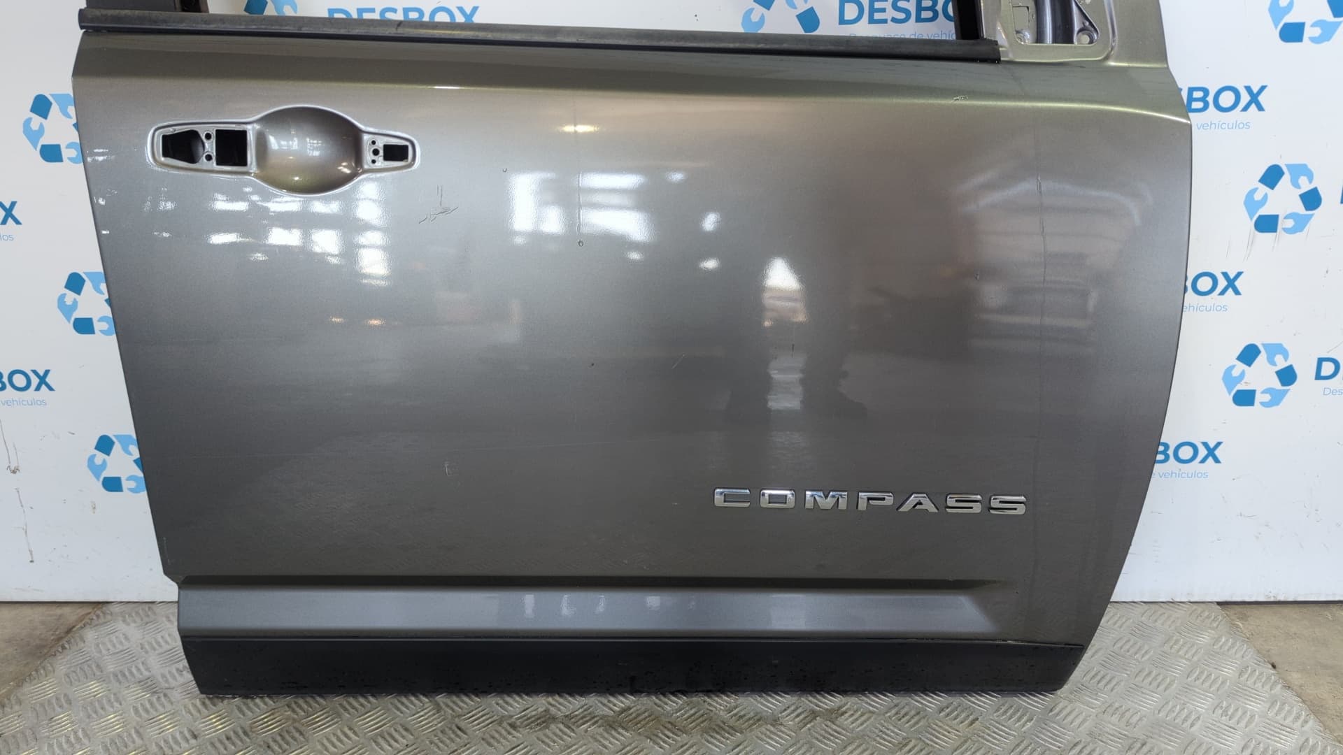 Recambio de PUERTA DELANTERA DERECHA para CHRYSLER JEEP COMPASS 2.2 CRD CAT 651 925 ON - GRIS 5