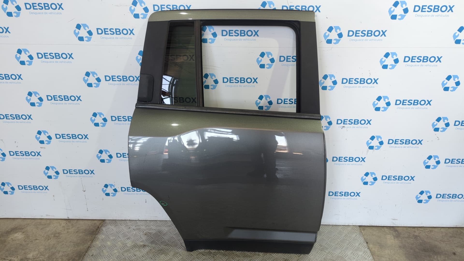 Recambio de PUERTA TRASERA DERECHA para CHRYSLER JEEP COMPASS 2.2 CRD CAT 651 925 ON - GRIS