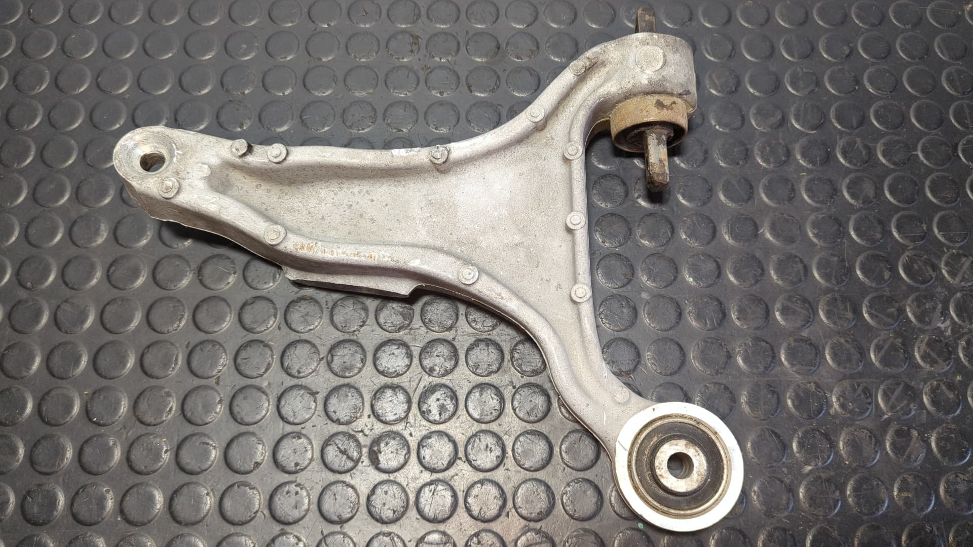 Recambio de BRAZO DERECHO INFERIOR DELANTERO para VOLVO XC70 2.4D D5244T referencia OEM IAM SV66200161 - GRIS 2