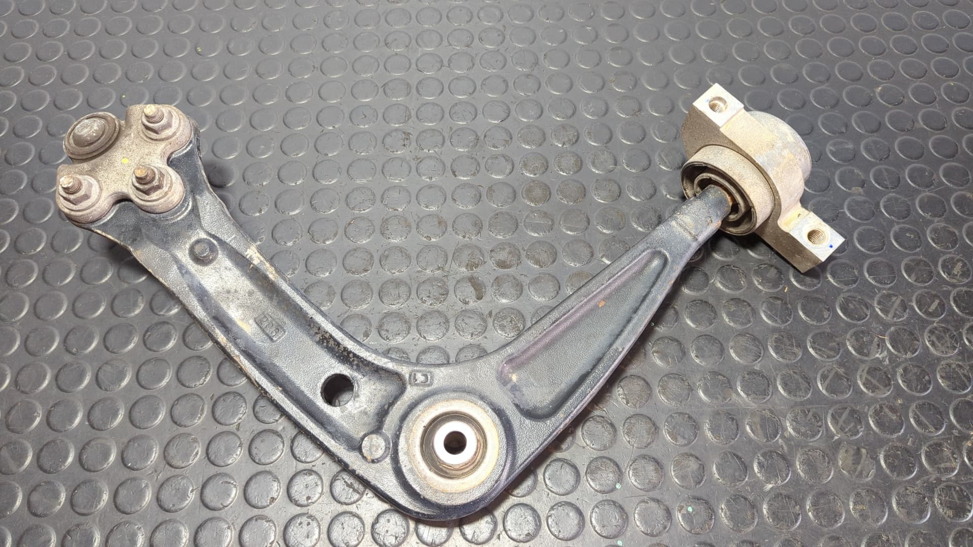 Recambio de BRAZO IZQUIERDO INFERIOR DELANTERO para PEUGEOT 508 SW SW ALLURE HDI 116 RH02 referencia OEM IAM 7BAA11 - NEGRO 5