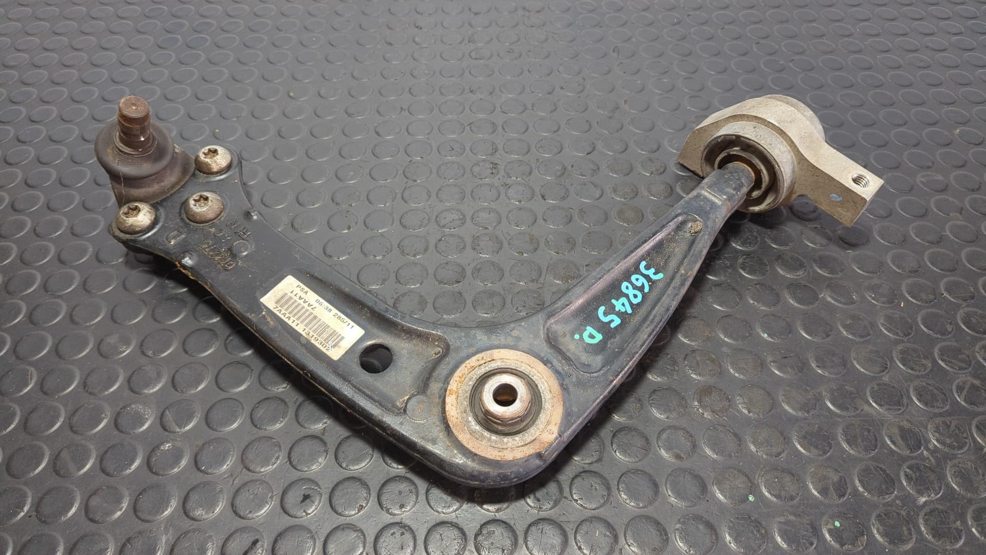 Recambio de BRAZO DERECHO INFERIOR DELANTERO para PEUGEOT 508 SW SW ALLURE HDI 116 RH02 referencia OEM IAM 7AAA11 - NEGRO