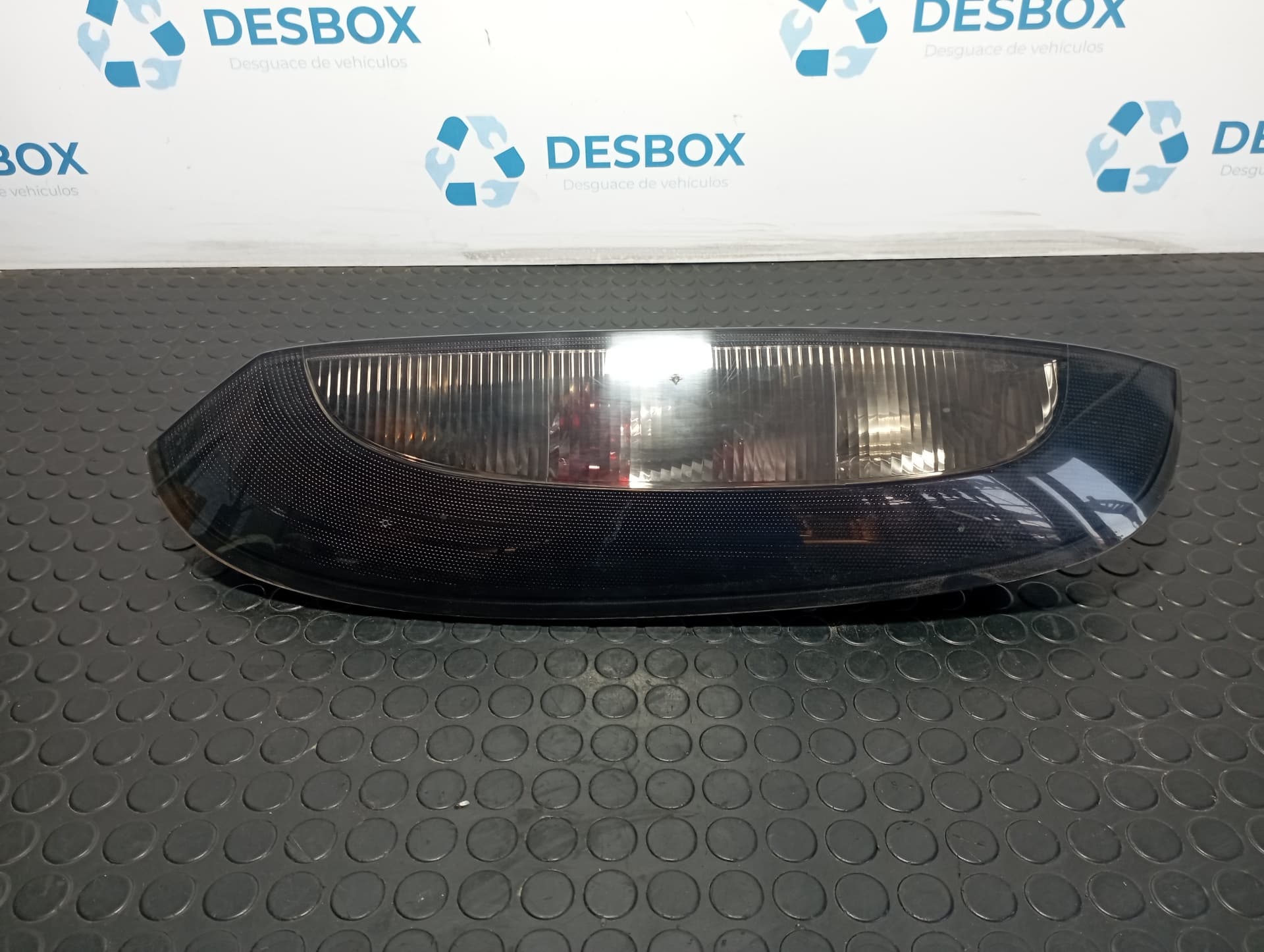Recambio de PILOTO TRASERO IZQUIERDO para OPEL CORSA C 1.2 Z12XEP referencia OEM IAM 09114336 - NEGRO