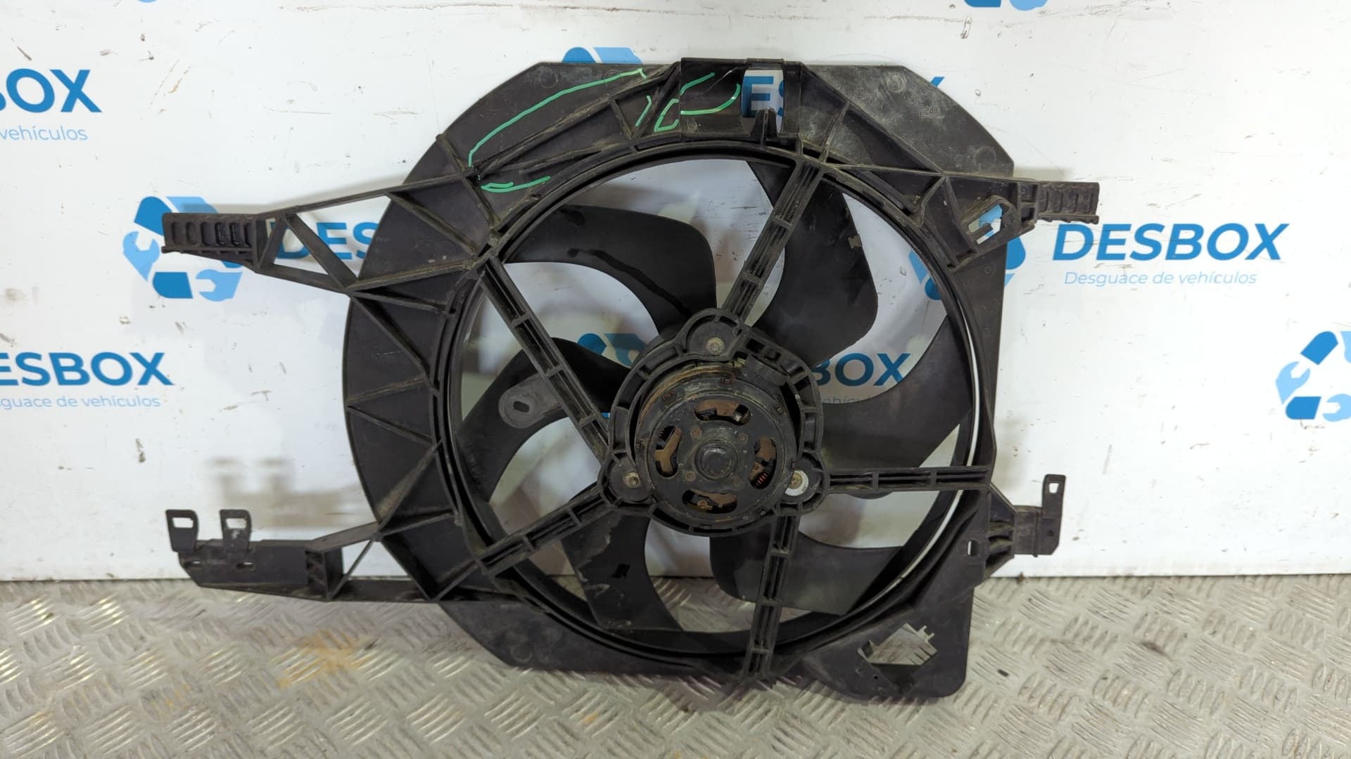 Recambio de ELECTROVENTILADOR para OPEL VIVARO 1.9 DCI F9QU7 referencia OEM IAM 1831246K00 - BLANCO