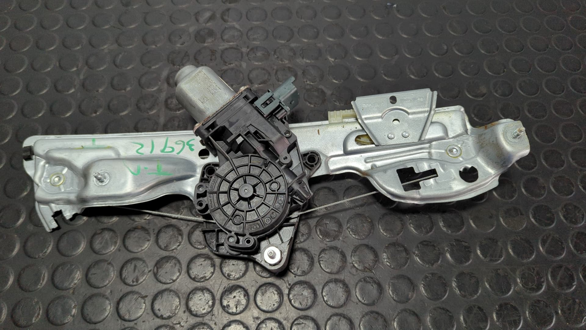 Recambio de ELEVALUNAS TRASERO DERECHO para RENAULT MEGANE IV BERLINA 5P 1.5 DCI K9KG6 referencia OEM IAM C42894104 - NEGRO