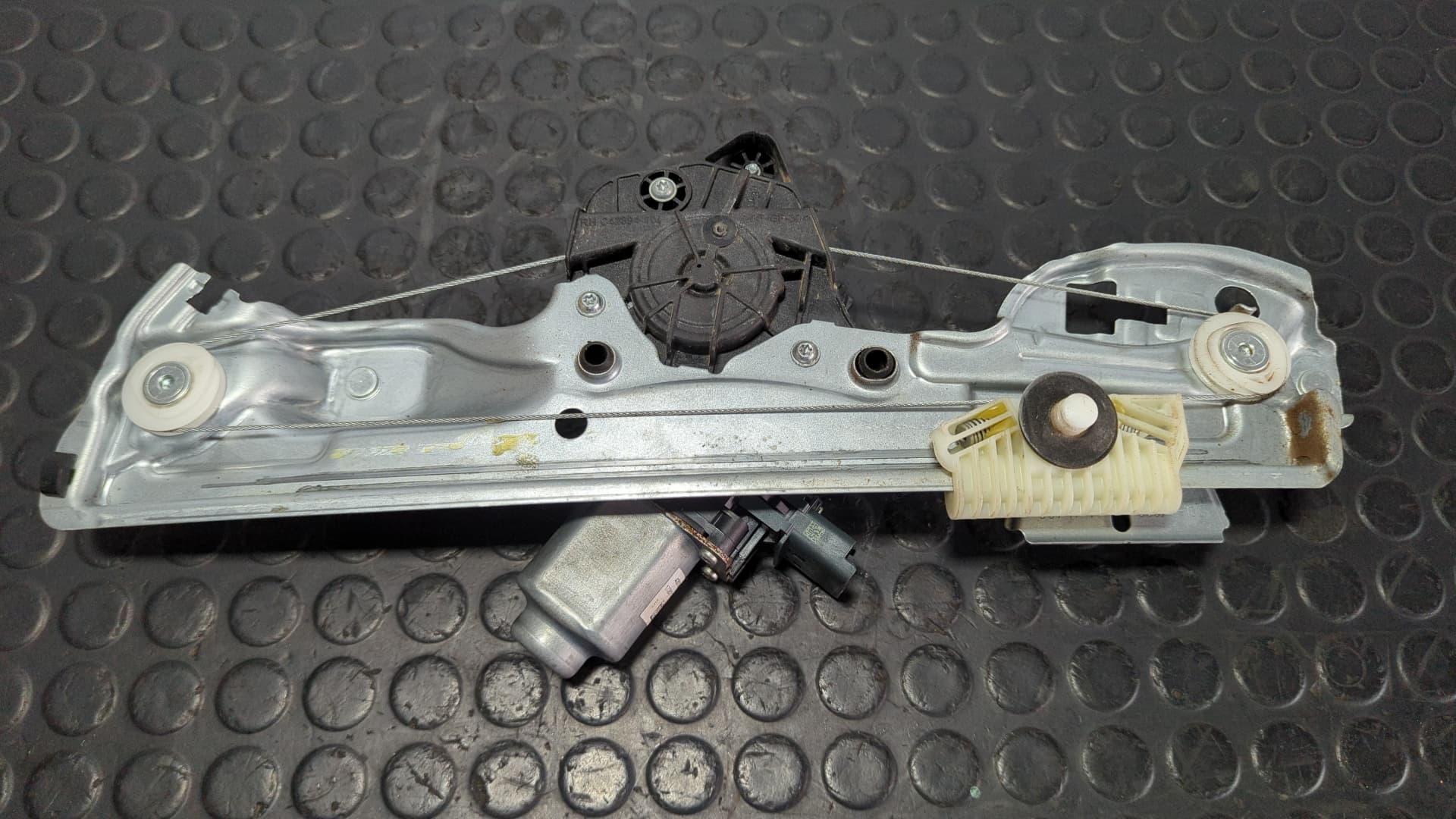 Recambio de ELEVALUNAS TRASERO DERECHO para RENAULT MEGANE IV BERLINA 5P 1.5 DCI K9KG6 referencia OEM IAM C42894104 - NEGRO 2