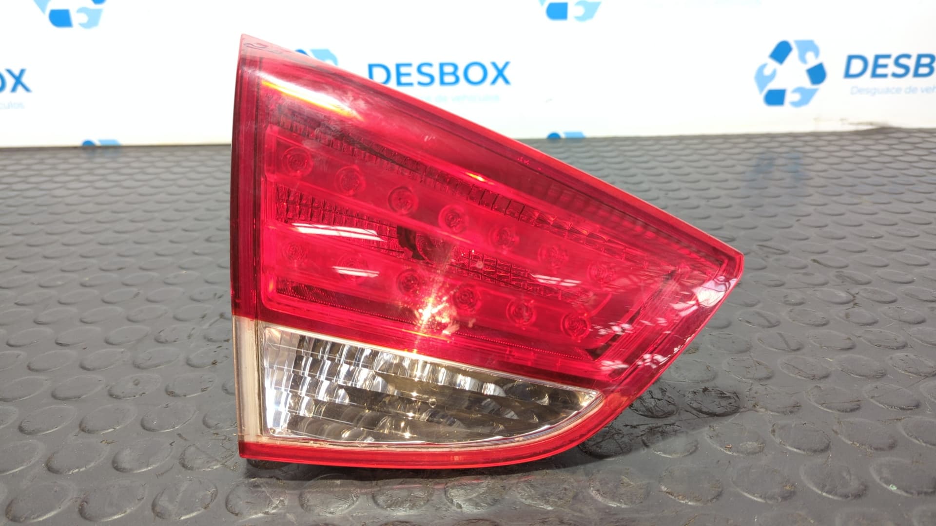 Recambio de PILOTO PORTON IZQUIERDO para HYUNDAI IX35 1.6 CRDI D4FD referencia OEM IAM 924052Y0 - GRIS