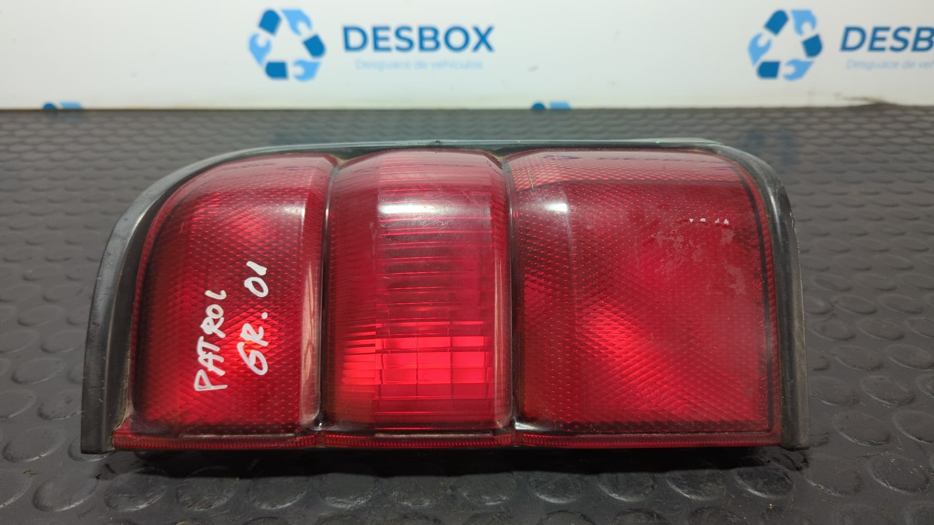 Recambio de PILOTO TRASERO DERECHO para NISSAN PATROL GR (Y61) referencia OEM IAM 4788