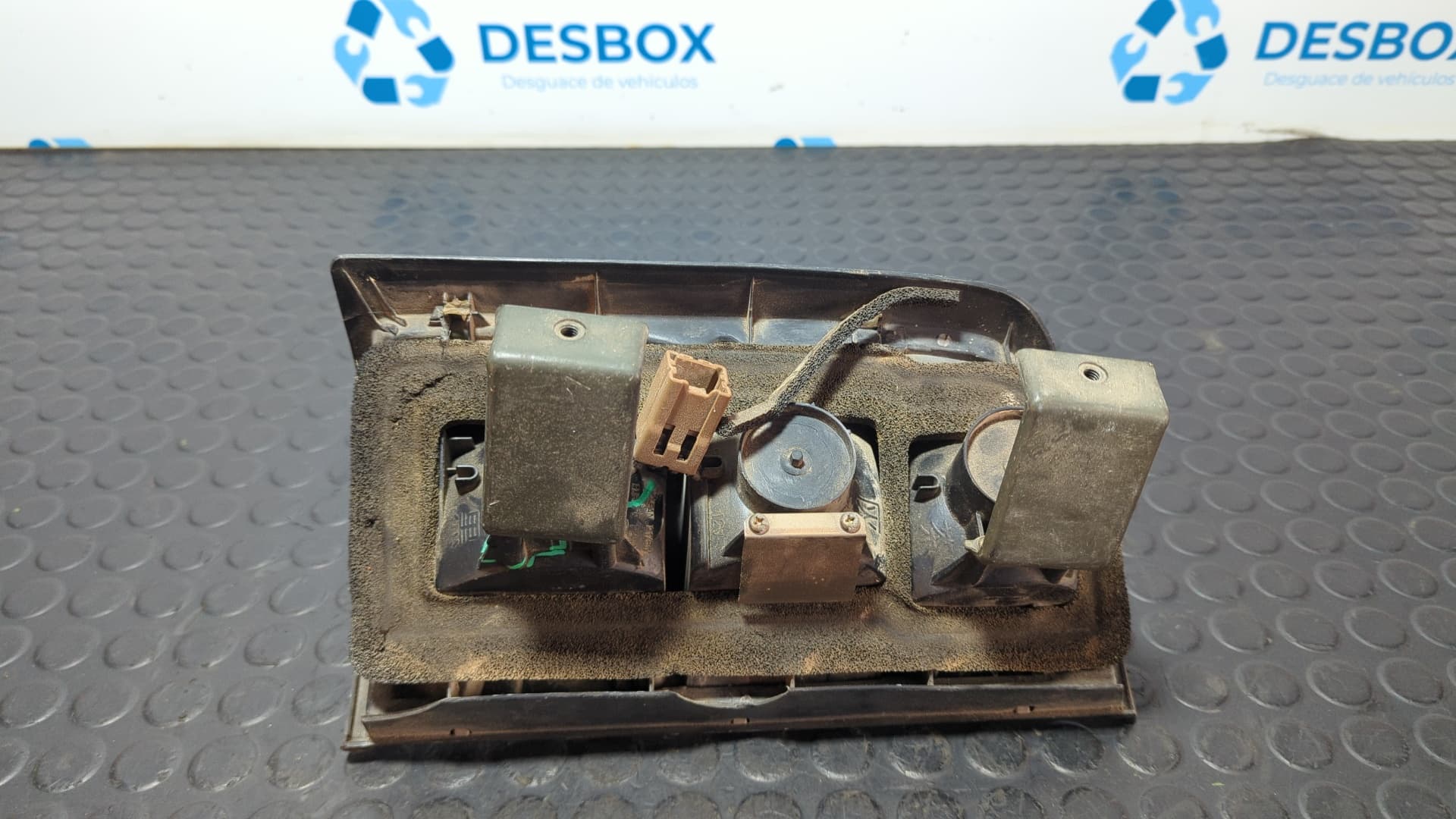 Recambio de PILOTO TRASERO DERECHO para NISSAN PATROL GR (Y61) referencia OEM IAM 4788 4