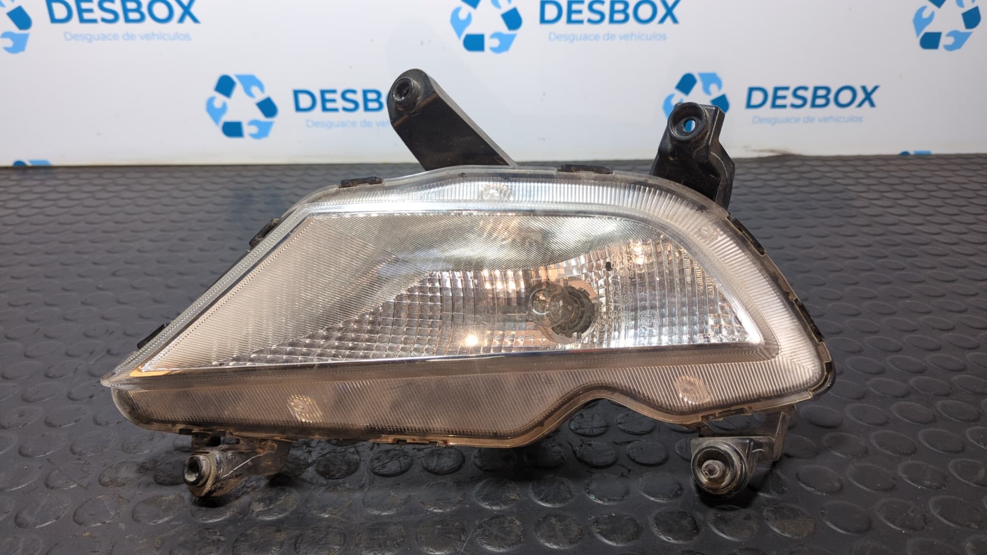 Recambio de FARO ANTINIEBLA IZQUIERDO para HYUNDAI I20 25 Aniversario G4LA referencia OEM IAM 92201C8100 - BLANCO