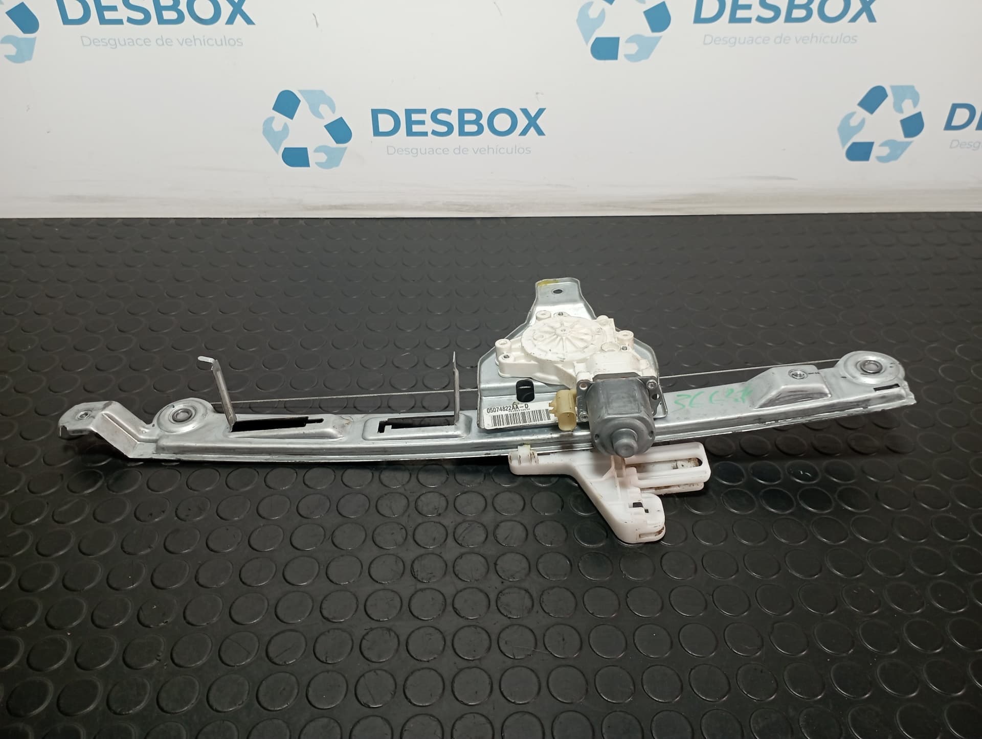 Recambio de ELEVALUNAS TRASERO DERECHO para CHRYSLER JEEP COMPASS 2.2 CRD CAT 651 925 ON referencia OEM IAM 05074823AAD - GRIS
