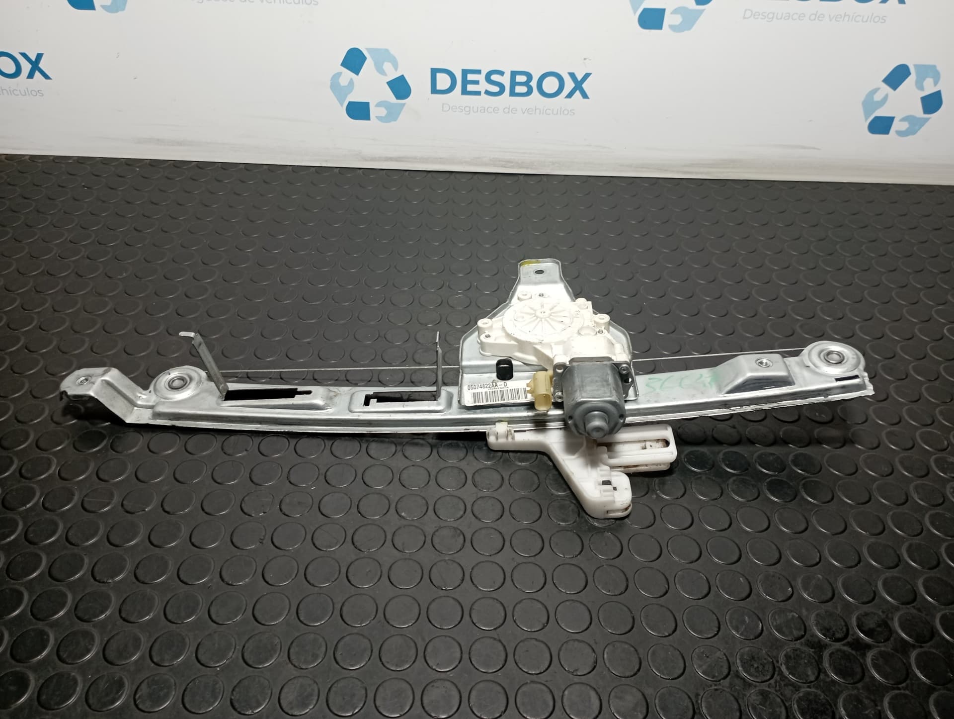 Recambio de ELEVALUNAS TRASERO IZQUIERDO para CHRYSLER JEEP COMPASS 2.2 CRD CAT 651 925 ON referencia OEM IAM 05074822AAD - GRIS
