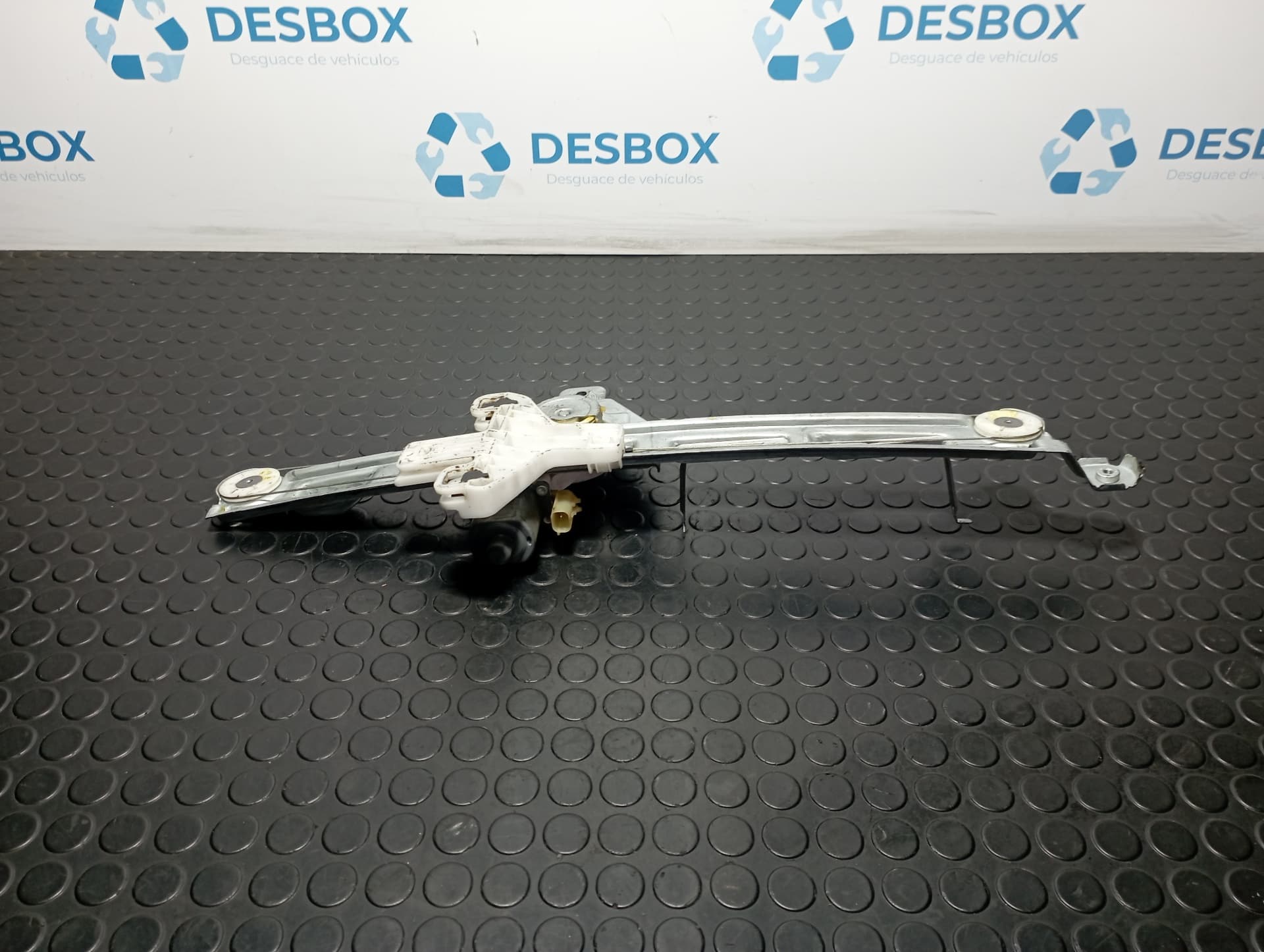 Recambio de ELEVALUNAS TRASERO IZQUIERDO para CHRYSLER JEEP COMPASS 2.2 CRD CAT 651 925 ON referencia OEM IAM 05074822AAD - GRIS 4