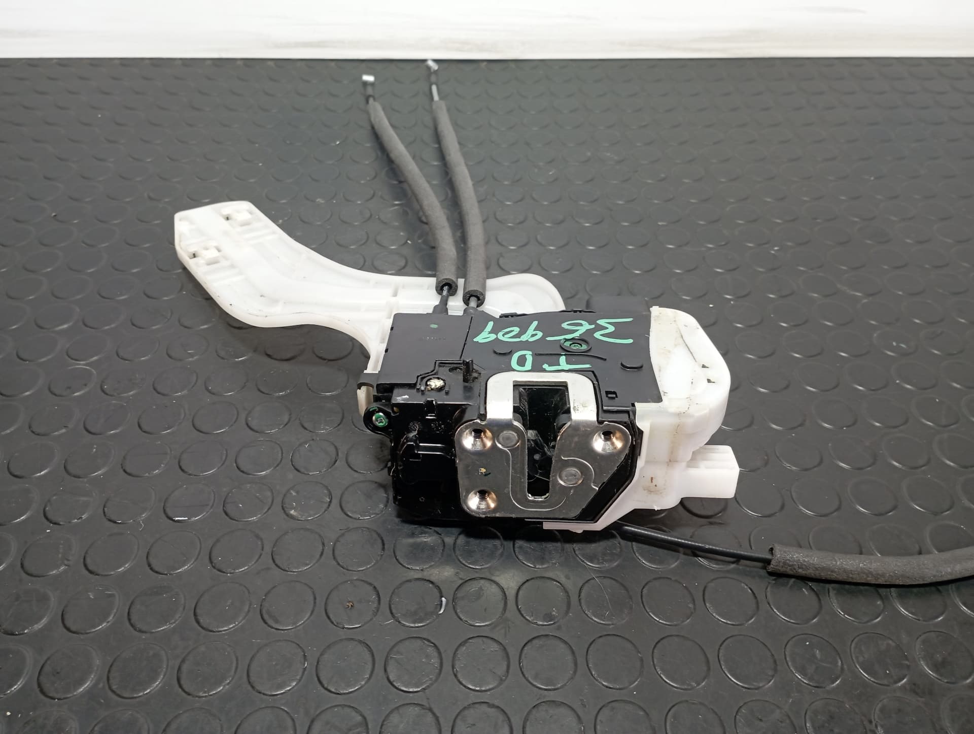 Recambio de CERRADURA PUERTA TRASERA DERECHA para HYUNDAI IX35 1.6 CRDI D4FD referencia OEM IAM 9075200300 - GRIS 4