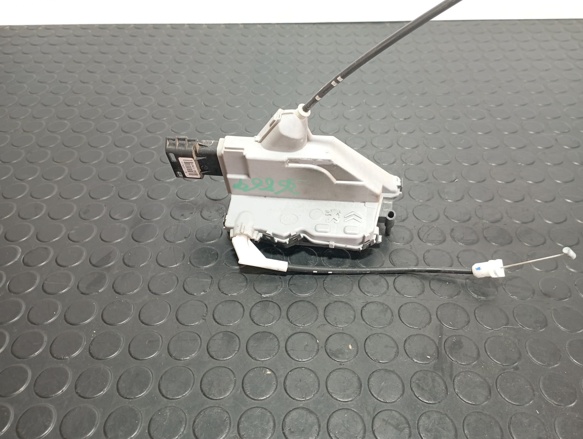 Recambio de CERRADURA PUERTA TRASERA IZQUIERDA para PEUGEOT 3008 1.6 5F01 referencia OEM IAM A048069 - MARRON