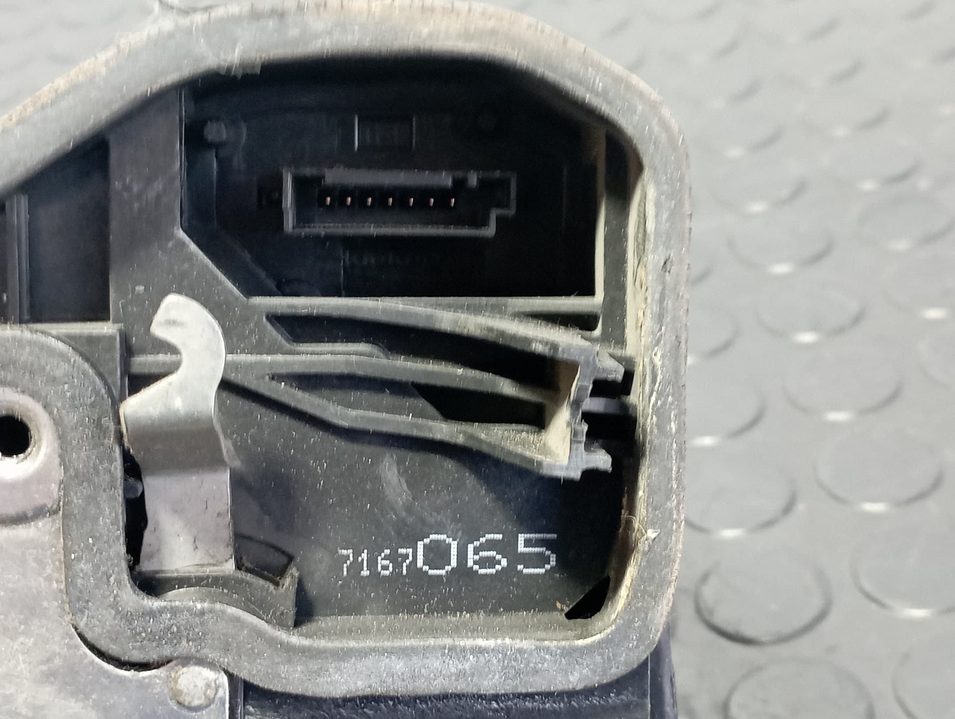 Recambio de CERRADURA PUERTA DELANTERA IZQUIERDA para BMW SERIE 5 BERLINA (E60) 525d 256D2 referencia OEM IAM 7167065 - AZUL 2