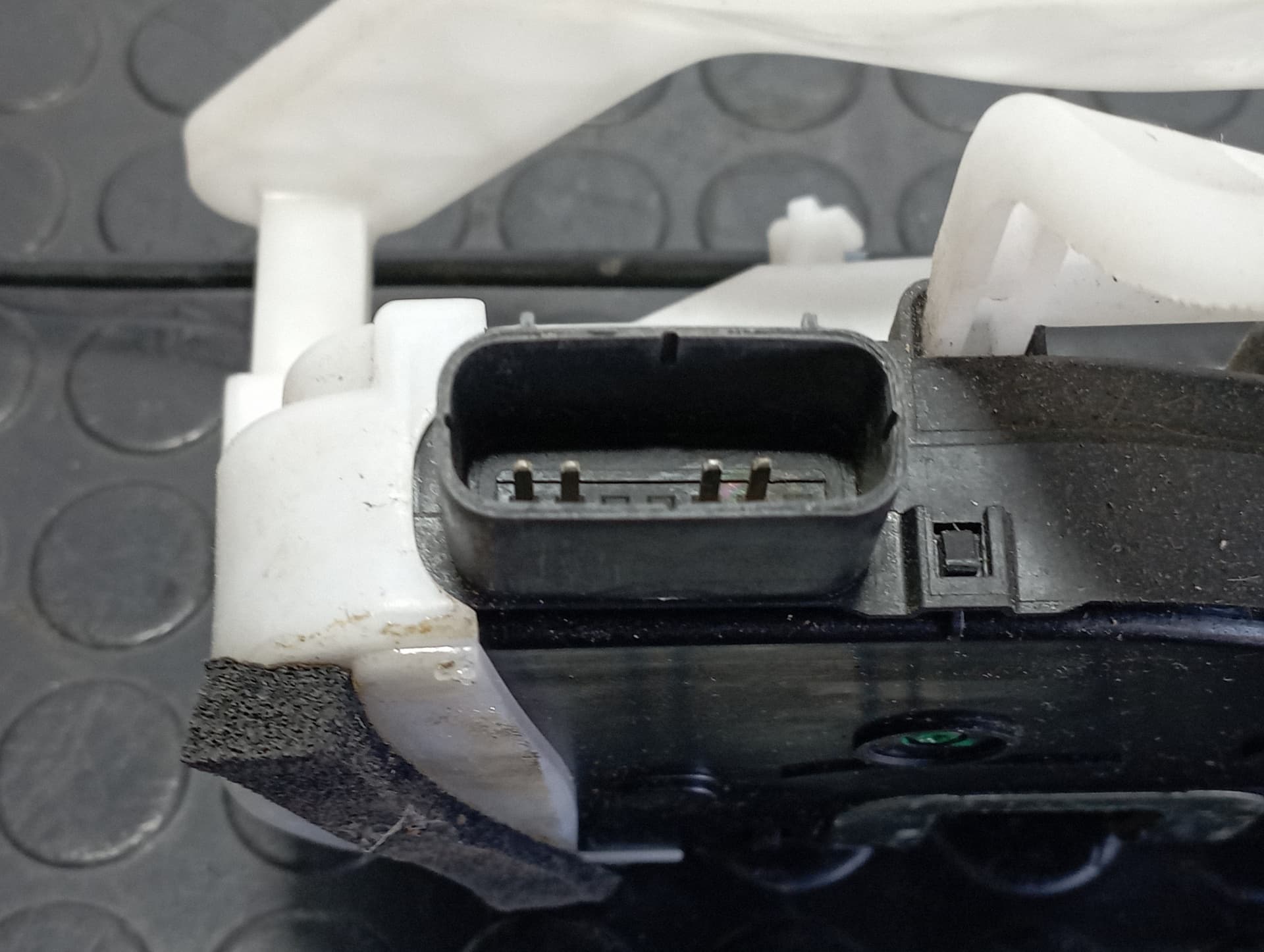 Recambio de CERRADURA PUERTA TRASERA IZQUIERDA para HYUNDAI IX35 1.6 CRDI D4FD referencia OEM IAM 9075100300 - GRIS 2