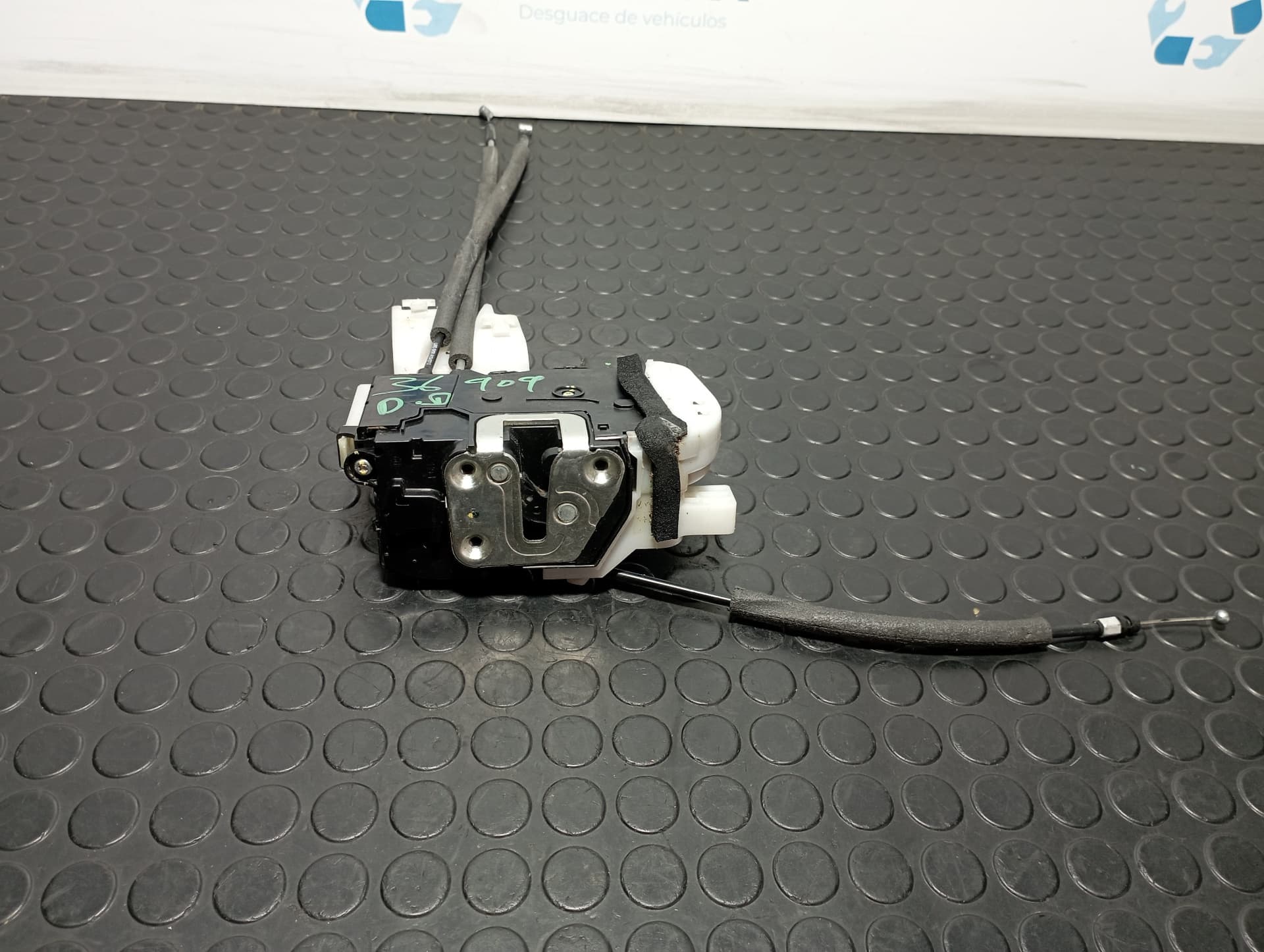 Recambio de CERRADURA PUERTA DELANTERA DERECHA para HYUNDAI IX35 1.6 CRDI D4FD referencia OEM IAM 813202Y000 - GRIS 2
