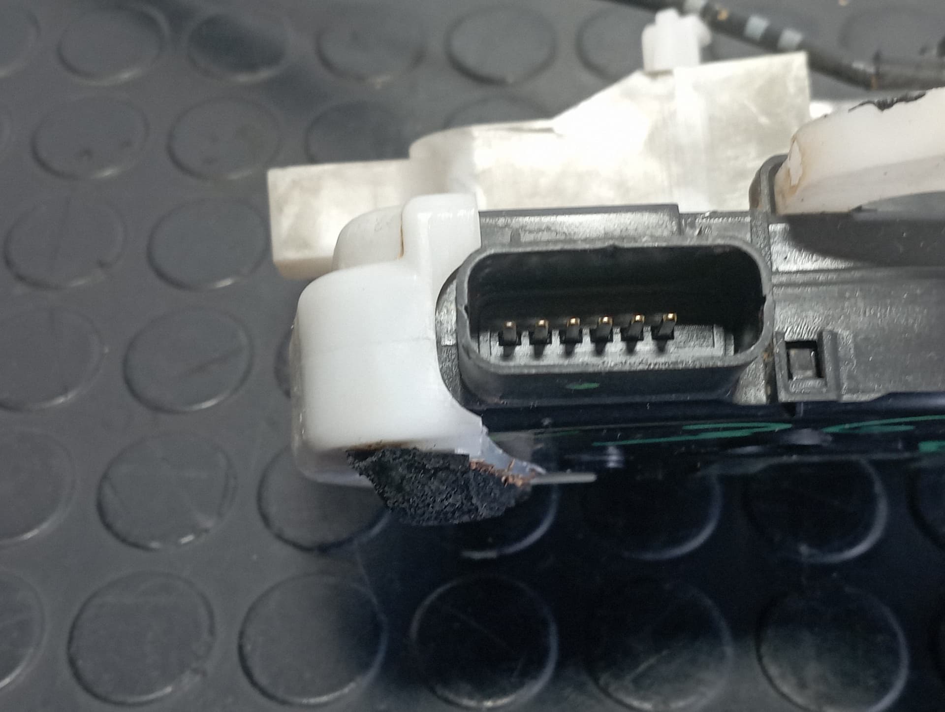 Recambio de CERRADURA PUERTA DELANTERA IZQUIERDA para HYUNDAI IX35 1.6 CRDI D4FD referencia OEM IAM 813102Y000 - GRIS 2