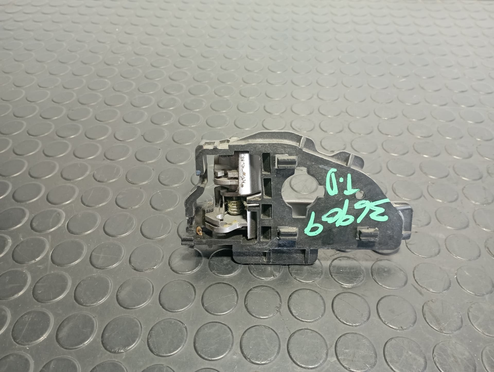 Recambio de MANETA INTERIOR TRASERA DERECHA para HYUNDAI IX35 1.6 CRDI D4FD referencia OEM IAM 826232S000 - GRIS 3