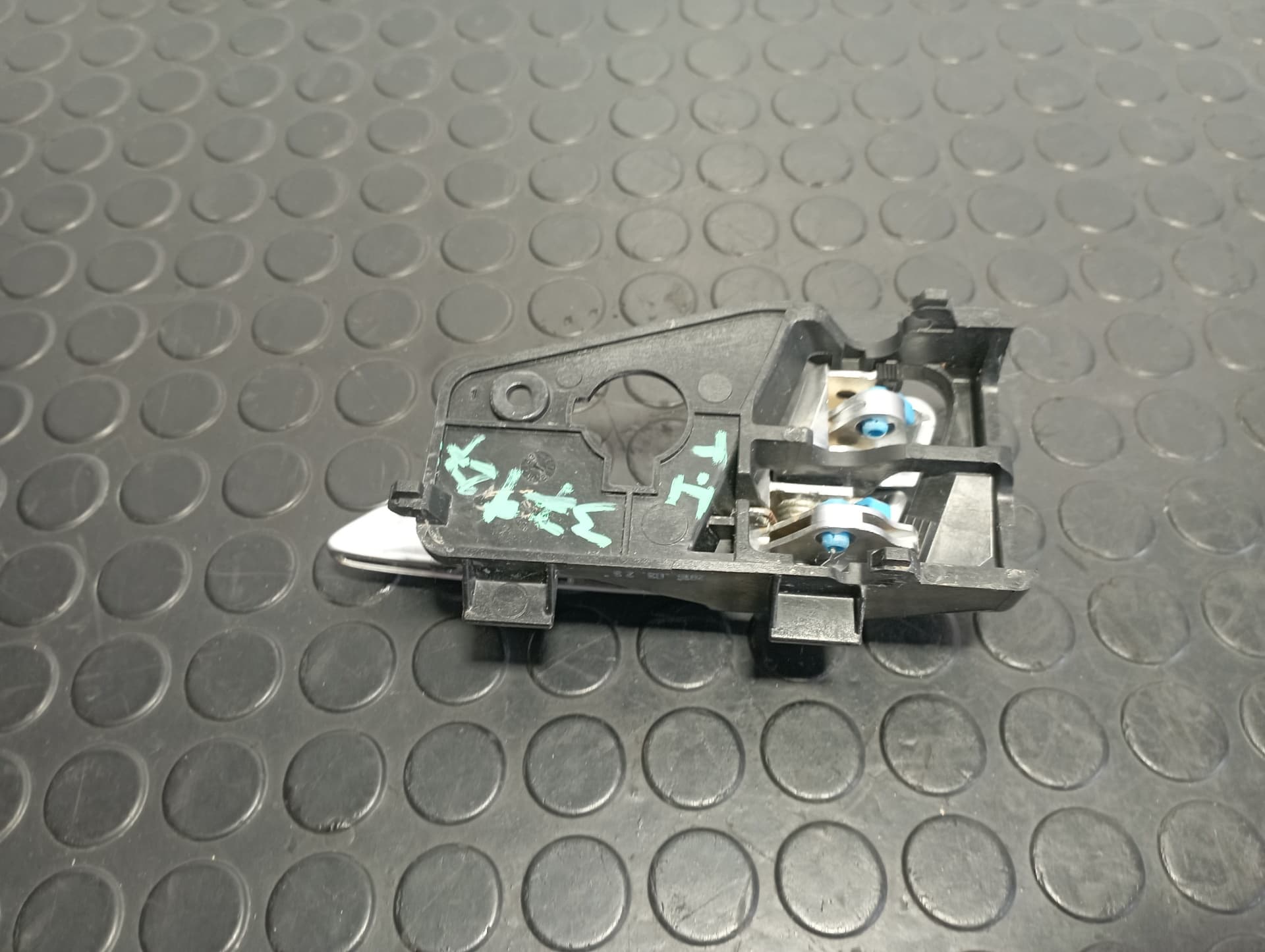 Recambio de MANETA INTERIOR TRASERA IZQUIERDA para KIA PICANTO 1.0 G3LA referencia OEM IAM 836101Y000 - ROJO 4