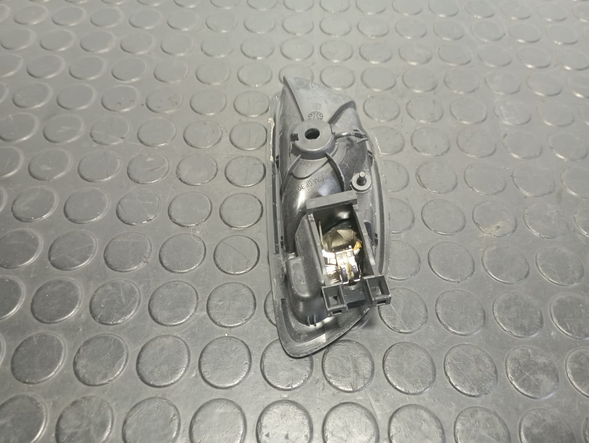 Recambio de MANETA INTERIOR TRASERA DERECHA para RENAULT MEGANE IV BERLINA 5P 1.5 DCI K9KG6 referencia OEM IAM 826725403R - NEGRO 3
